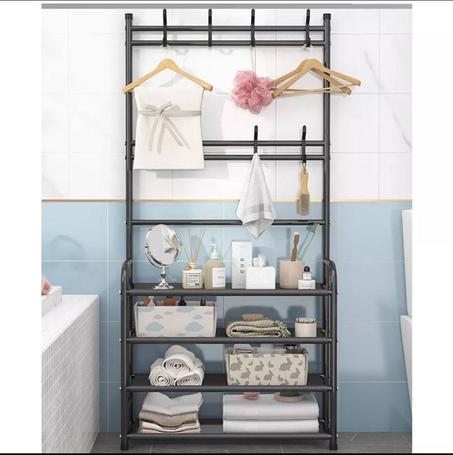 علاقة الملابس برفوف الأحذية