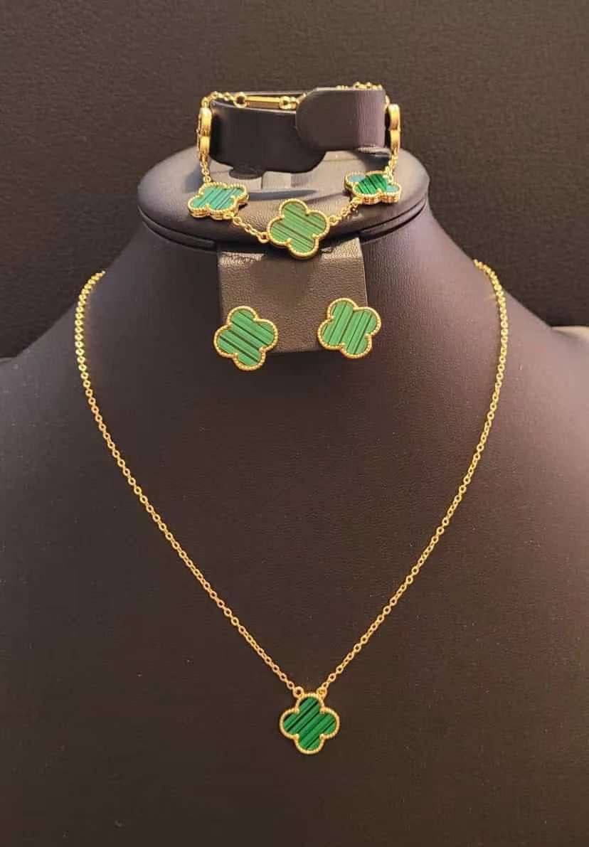 Ensemble Van Cleef Style