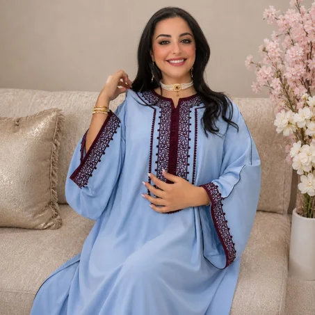 قفطان سماوي راقٍي للمناسبات