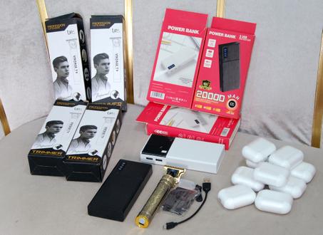 ماكينة حلاقة. سماعات بلوتوت. باور بانك