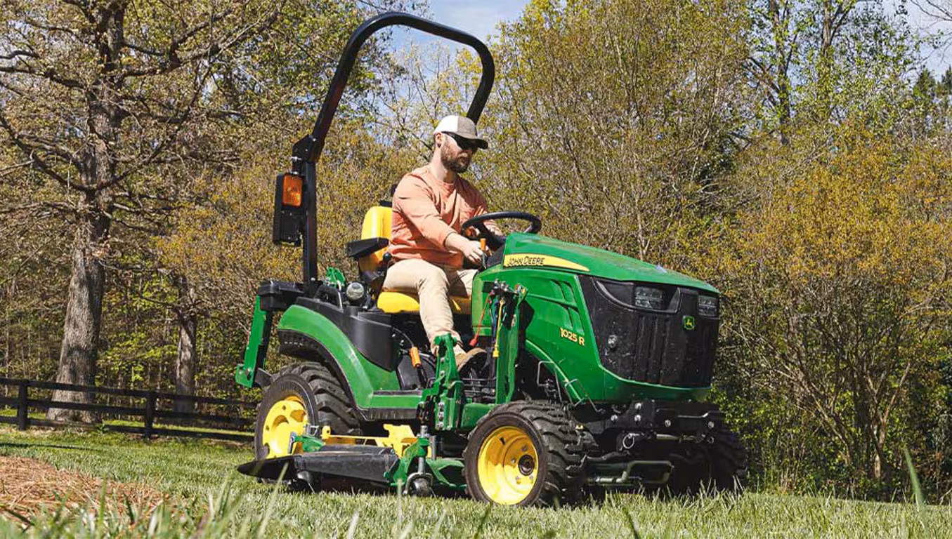 1025R Sub-Compact Tractor