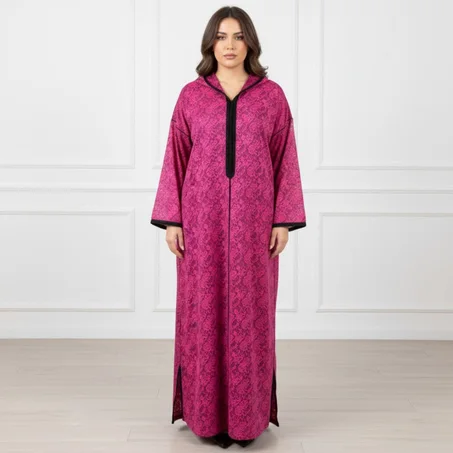 جلابة مغربية أنيقة بنقشة عصرية