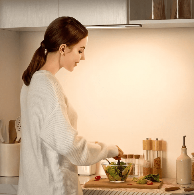 شريط LED لاسلكي متعدد الاستخدامات مع مستشعر الحركة