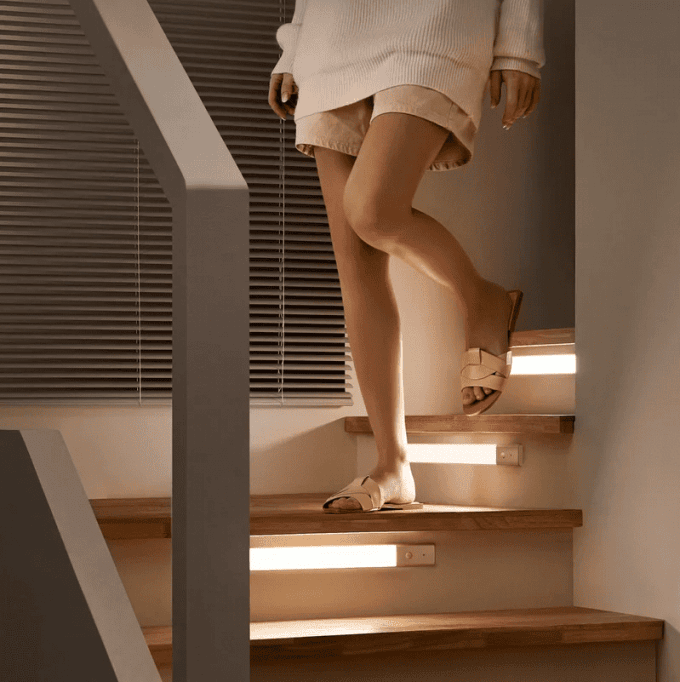شريط LED لاسلكي متعدد الاستخدامات مع مستشعر الحركة
