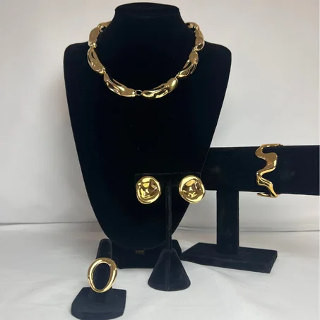 Conjunto “Dorado Serena”