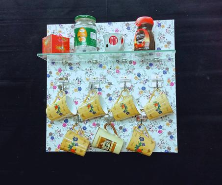 حاملة الكؤووس 4