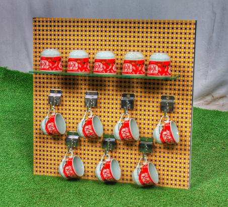 حاملة الكؤووس 1