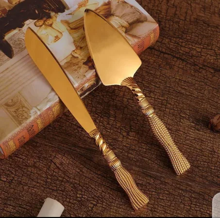 طقم تكون من 2 بياسات موس ذهبي + البالة الحلوى ذهبية