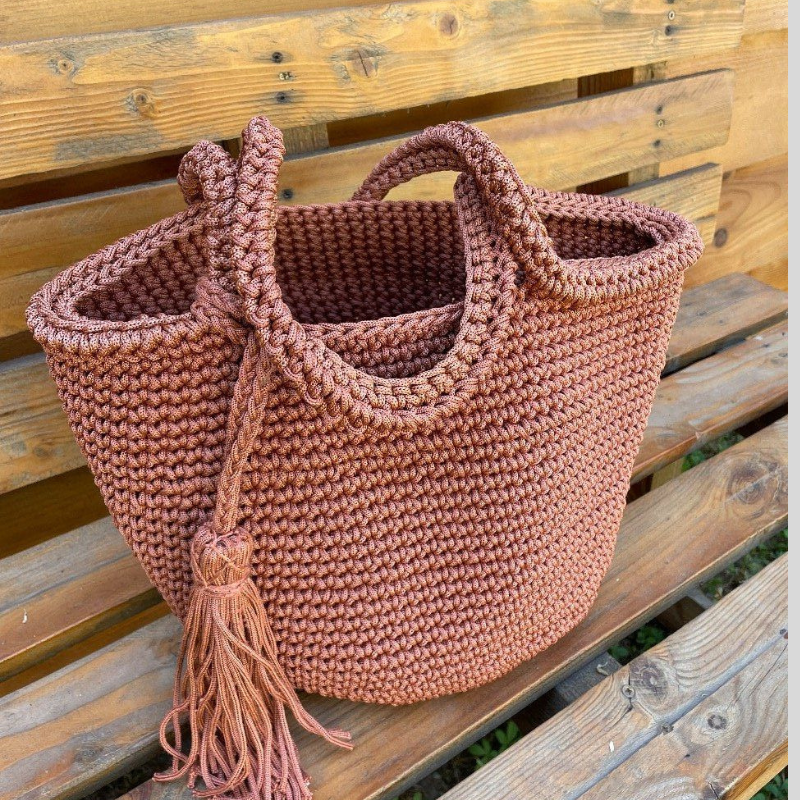 حقائب اليد المصممة يدويا