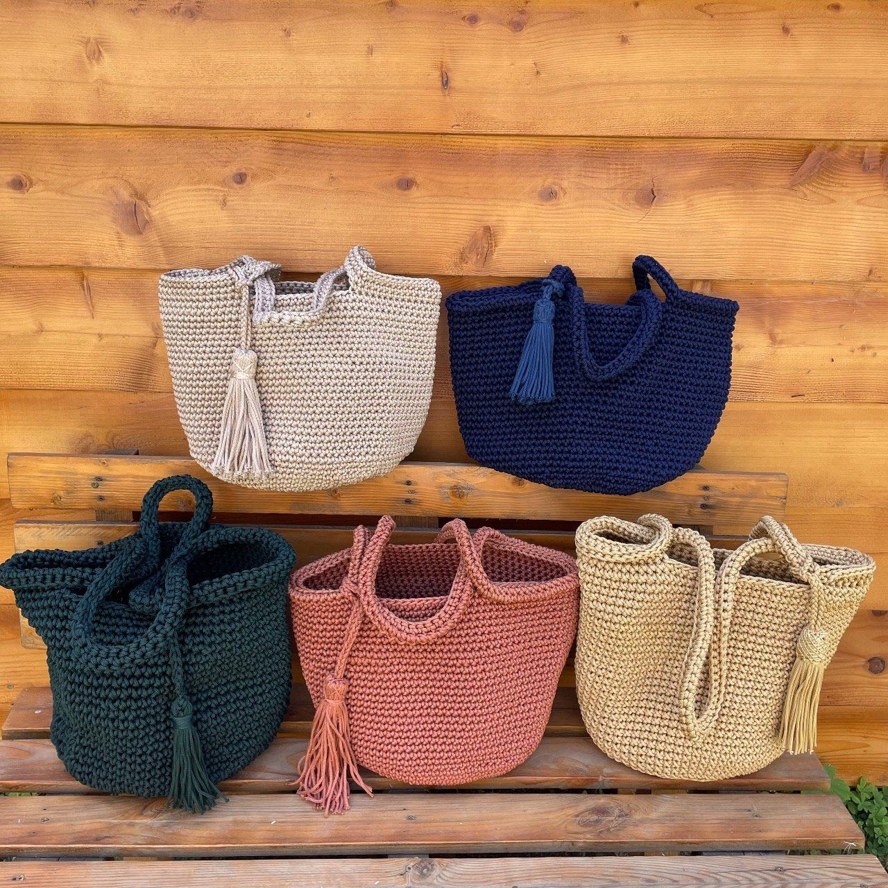 حقائب اليد المصممة يدويا