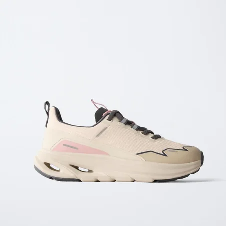 TRAINERS WITH SOLE DETAIL