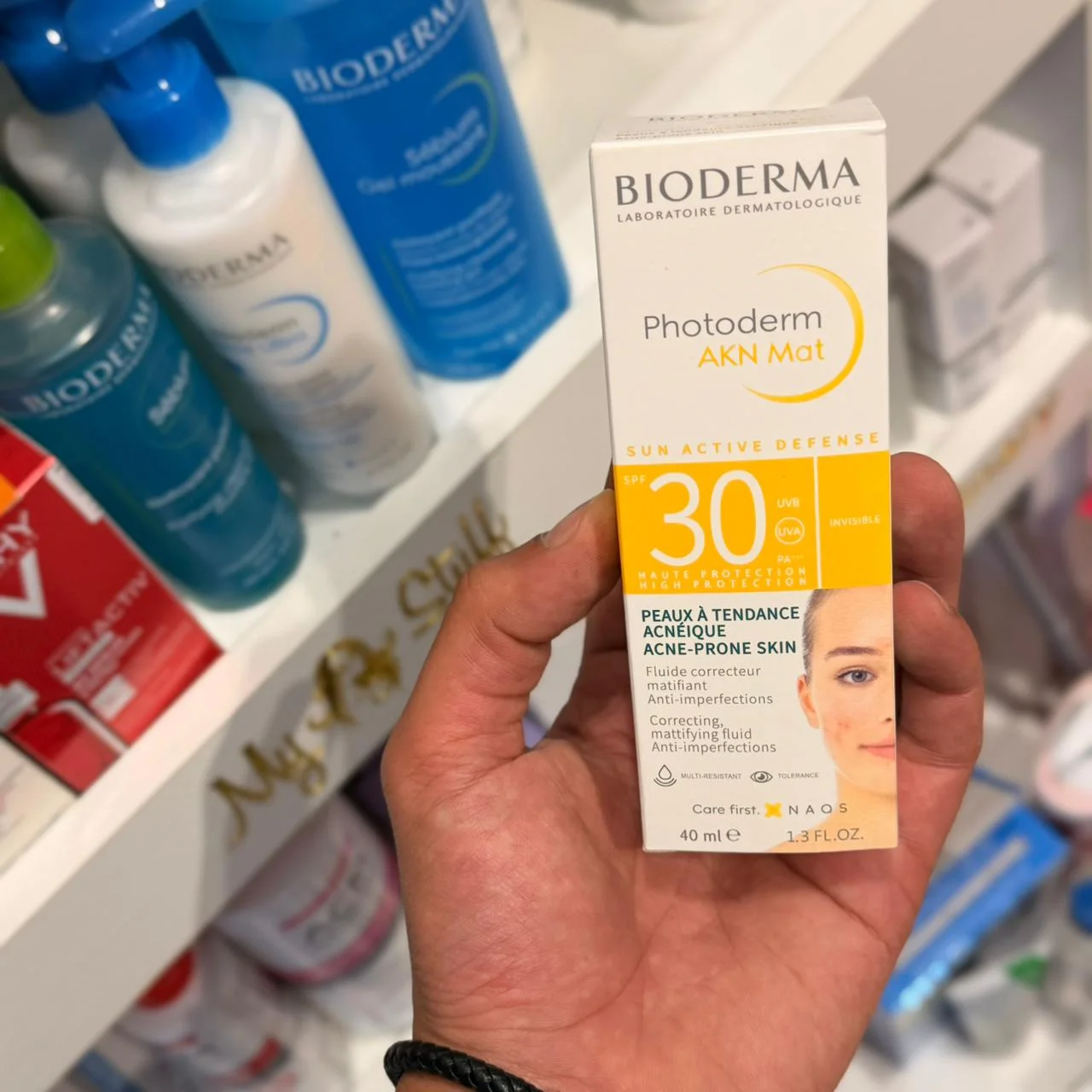 بيوديرما فوتوديرم أكنى مات جاما عامل حمايه 30 40 ملBioderma Photoderm AKN Mat Mattifying Sunscreen SPF30, 40ml