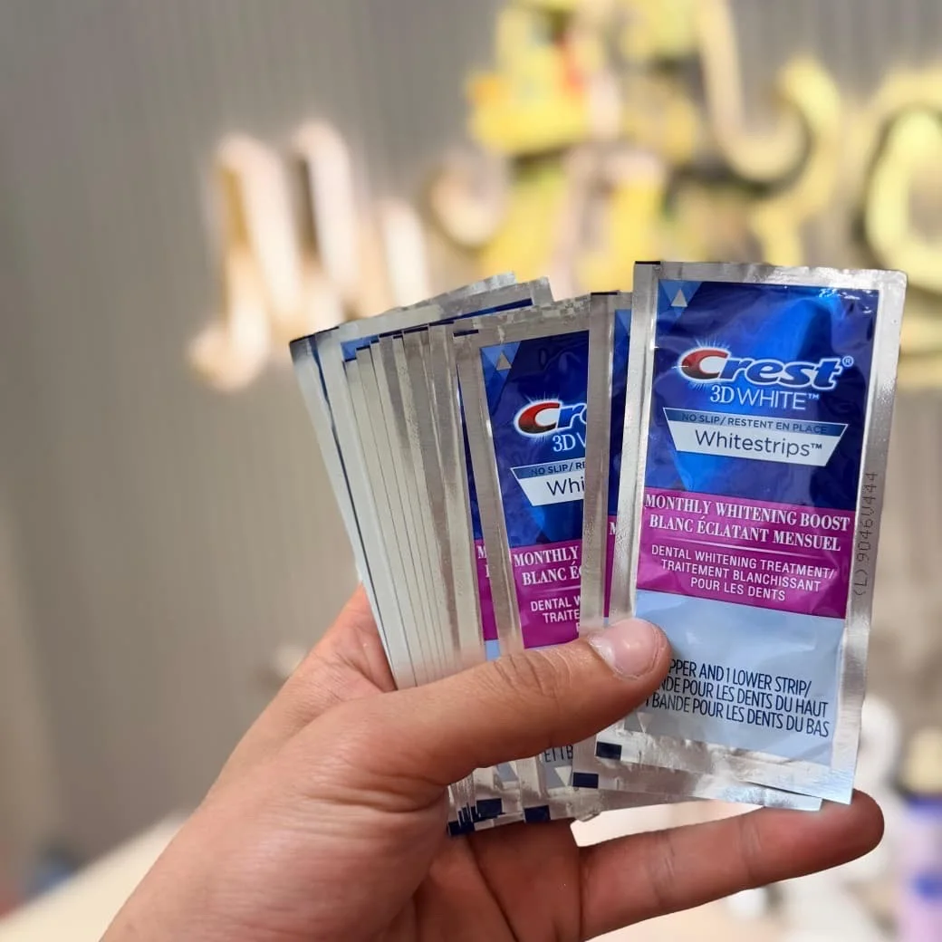 Crest 3D Ultra White strips, Gently Removes Up to 10 Years of Stains for an Ultra-White Smileشرائط كريست ثلاثية الأبعاد لتبييض الأسنان – ألترا وايت