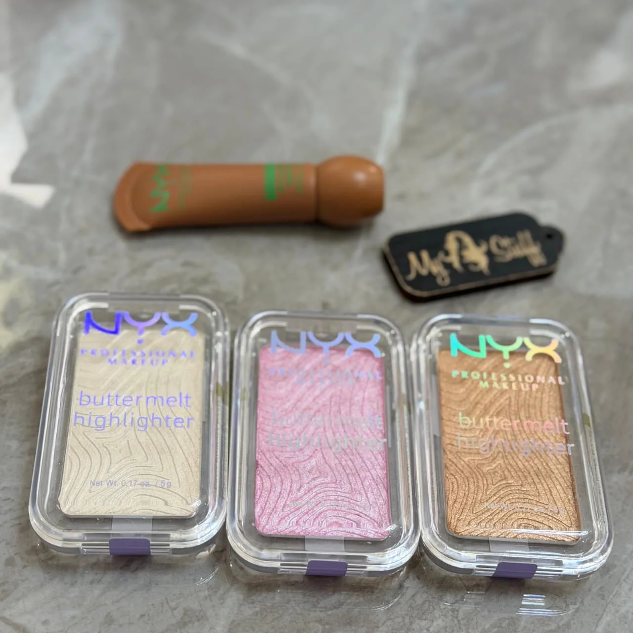 NYX Professional Makeup Buttermelt Highlighterهايلايتر 