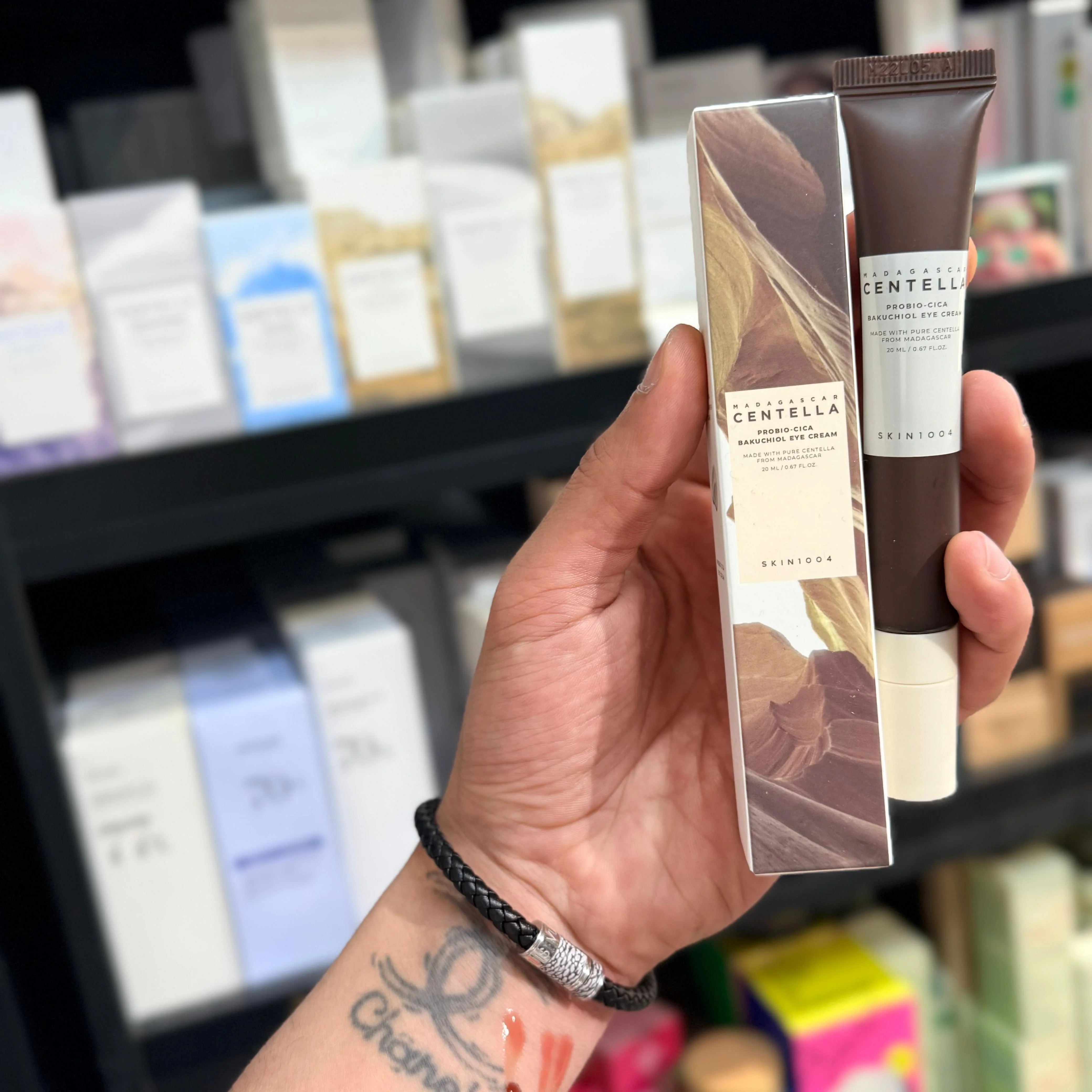 SKIN1004 Madagascar Centella Probio-Cica Bakuchiol Eye Cream – 20mlكريم العين ماداغاسكار سنتيلا بروبيو-سيكا باكوشيول من سكين1004 – 20 مل