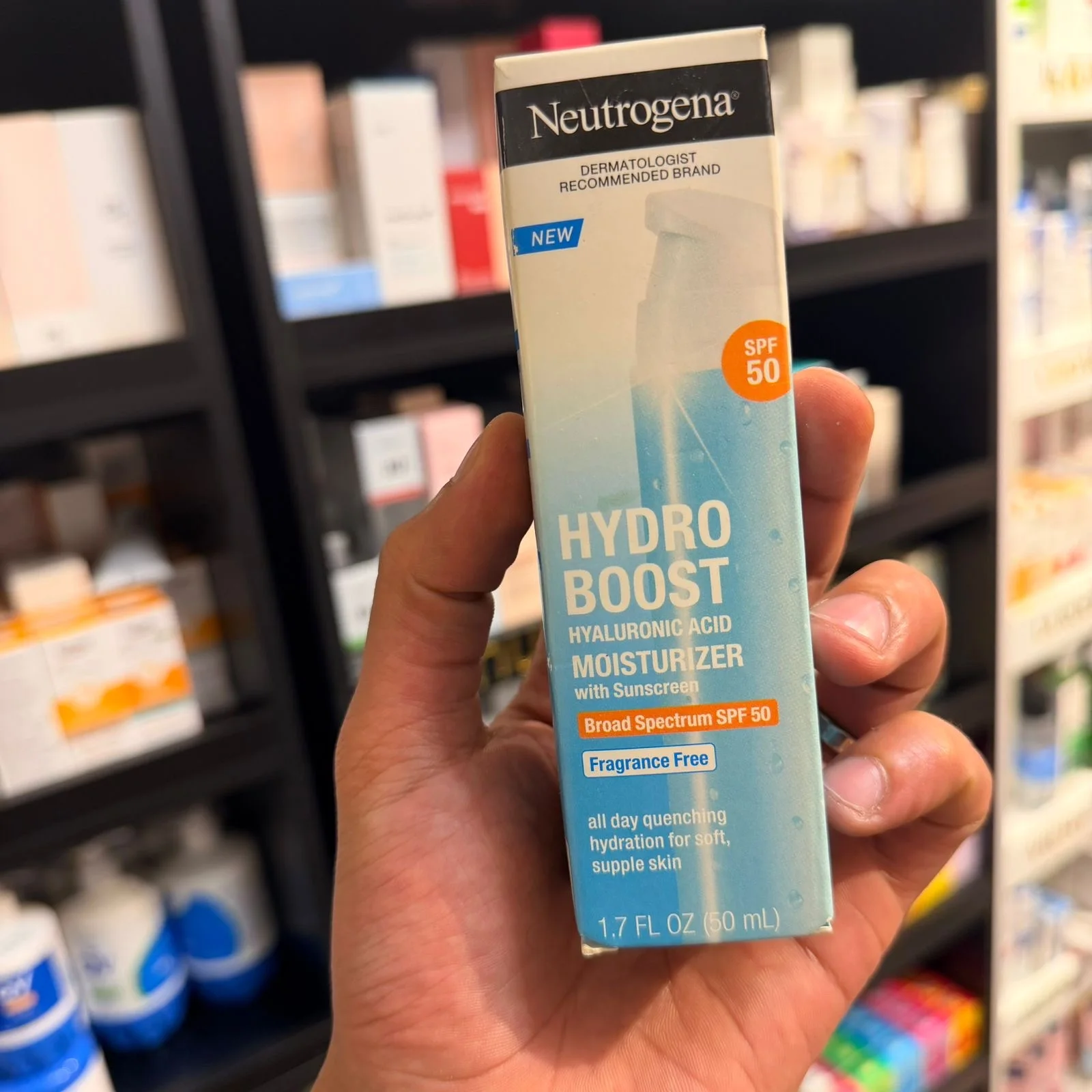 Neutrogena Hydro Boost Hyaluronic Acid Moisturizer with Sunscreen SPF 50مرطب نيتروجينا هيدرو بوست بحمض الهيالورونيك مع واقي شمس بمعامل حماية خمسين إس بي أف