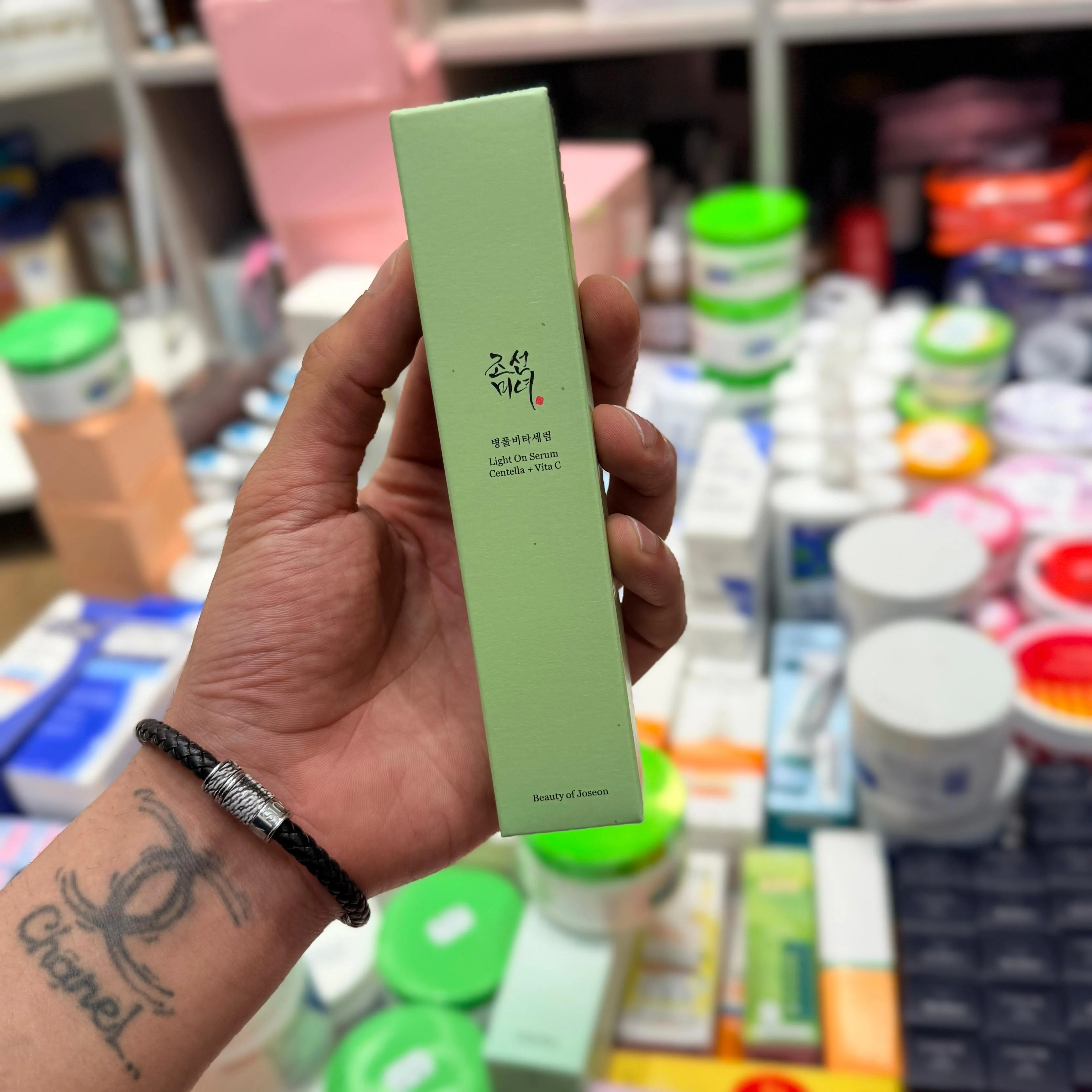 Light On Serum, Centella + Vita C, 1.01 fl oz (30 mlسيروم Light On بخلاصة السنتيلا وفيتامين C – 30 مل