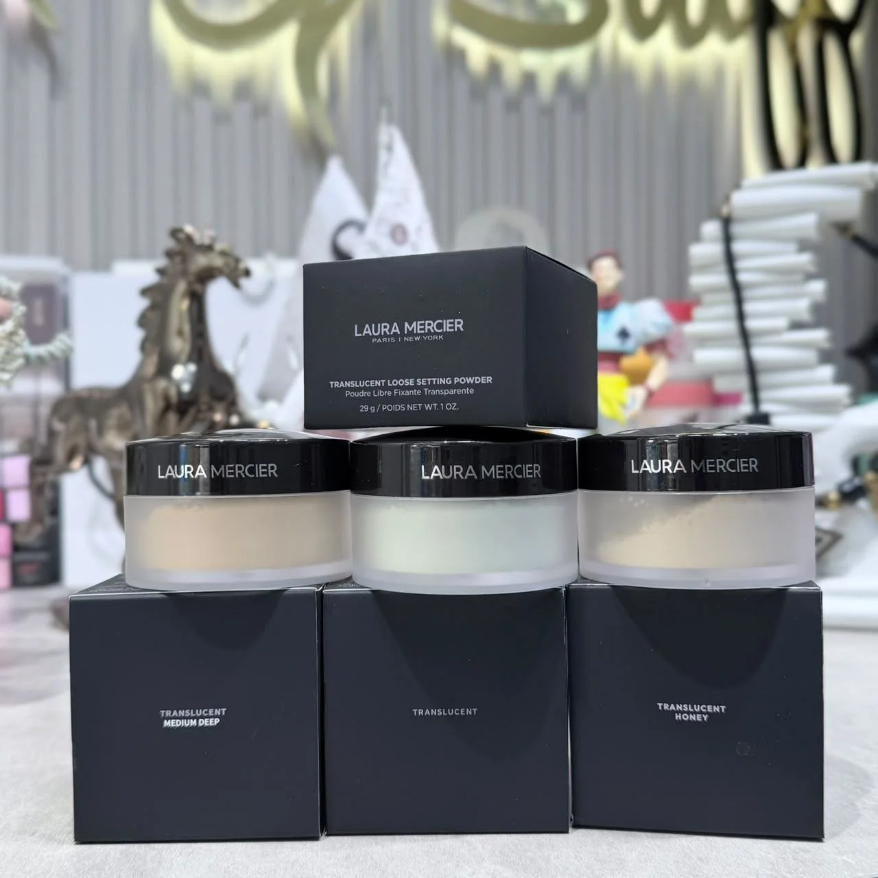 بودرة لورا مرسييه السائبة لتثبيت المكياجLaura Mercier Translucent Loose Setting Powder
