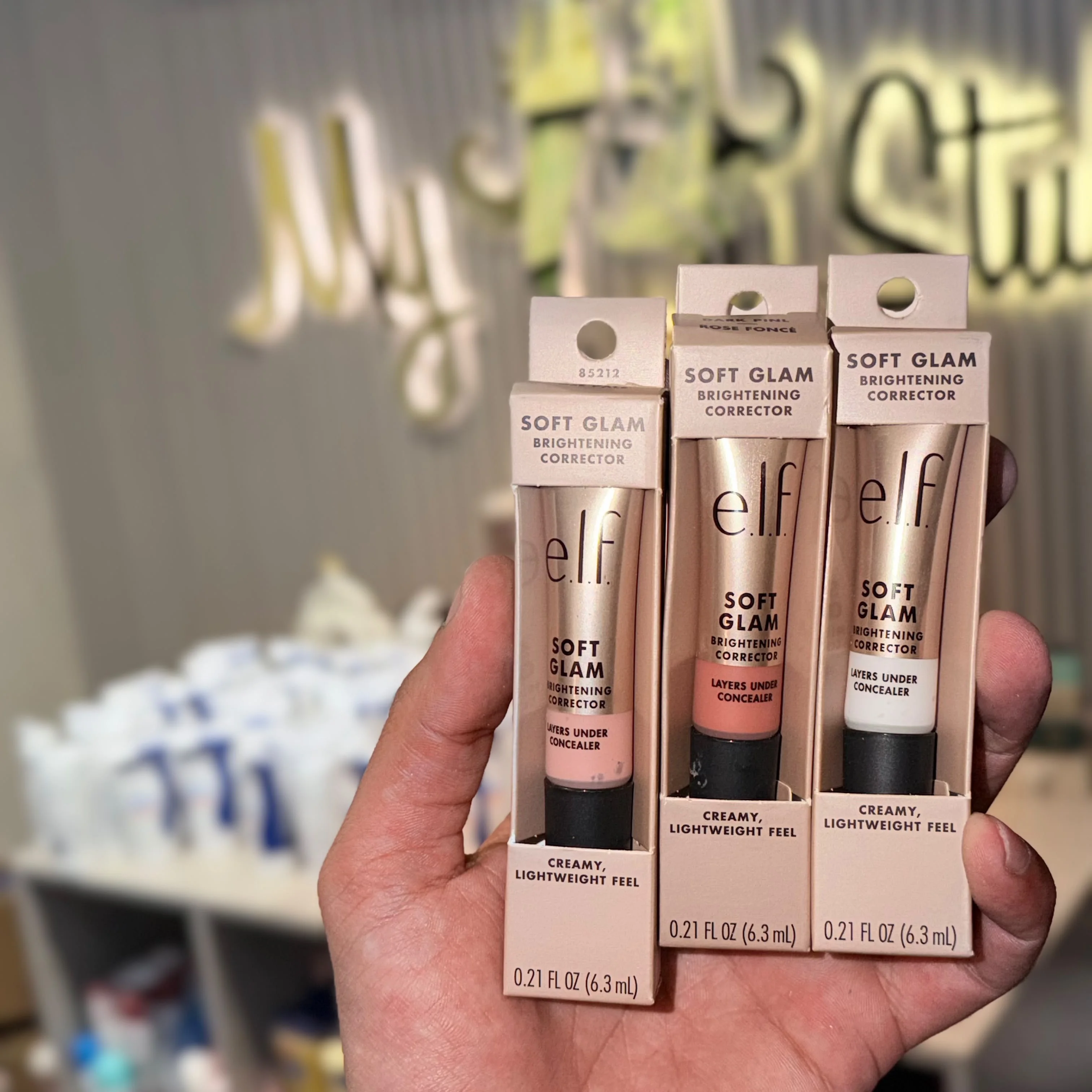 e.l.f. SOFT GLAM Brightening Correctorمصحح الهالات والبشرة المضيء 