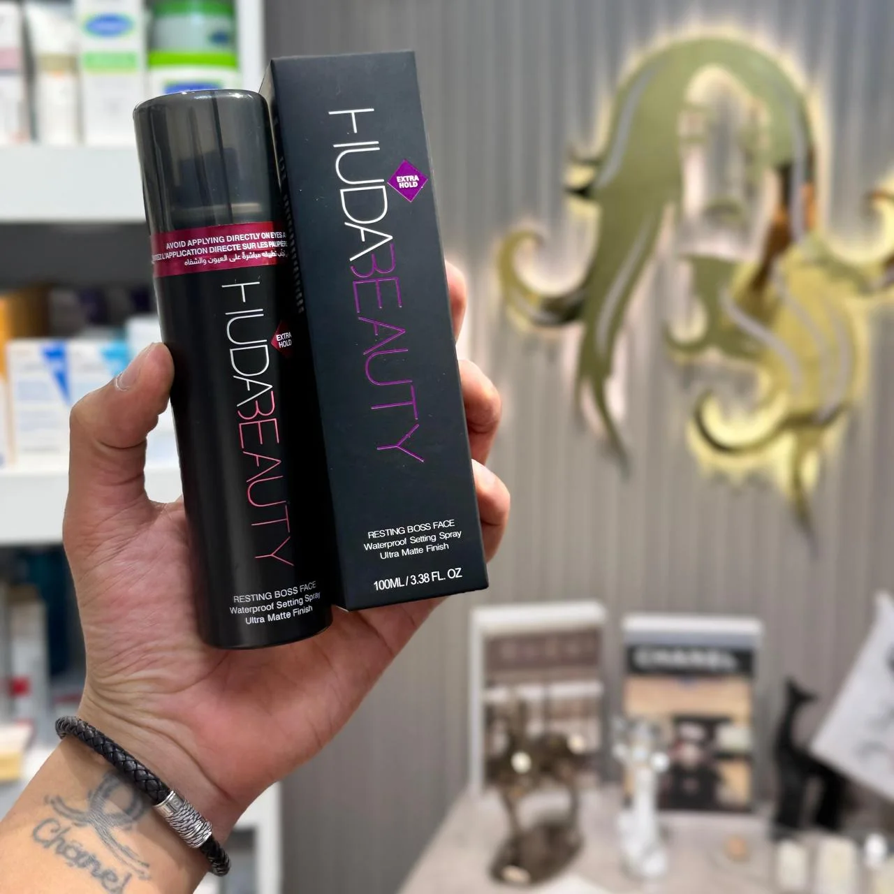 Huda Beauty - Resting Boss Waterproof Setting Spray 100 ml. هدى بيوتي بخاخ تثبيت المكياج ريستينج