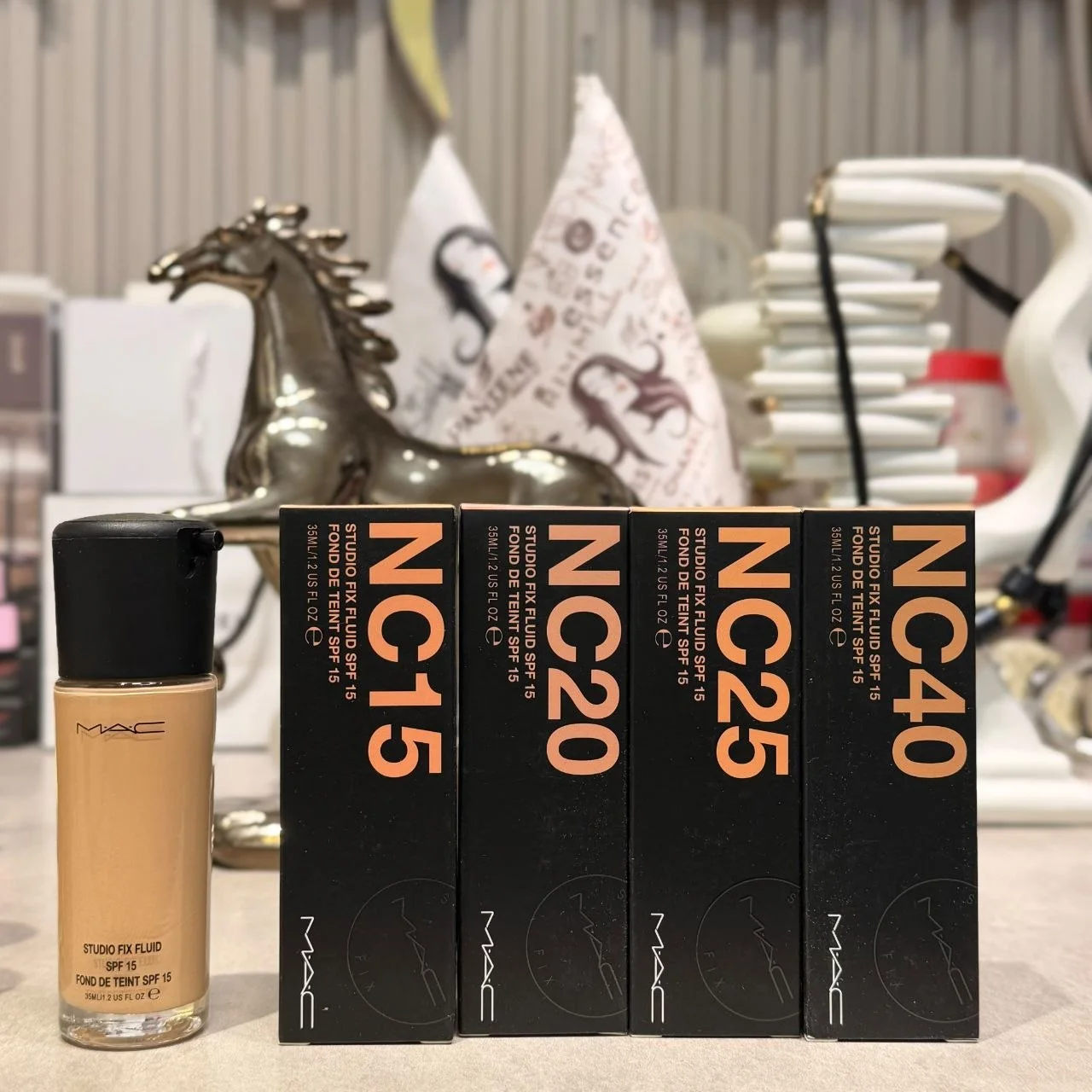 MAC Studio Fix Fluid SPF 15 24HR Matte Foundation + Oil Controlبالعربي: فاونديشن ماك ستوديو فيكس فلويد SPF 15 بلمسة مات لمدة 24 ساعة + تحكم بالزيوت