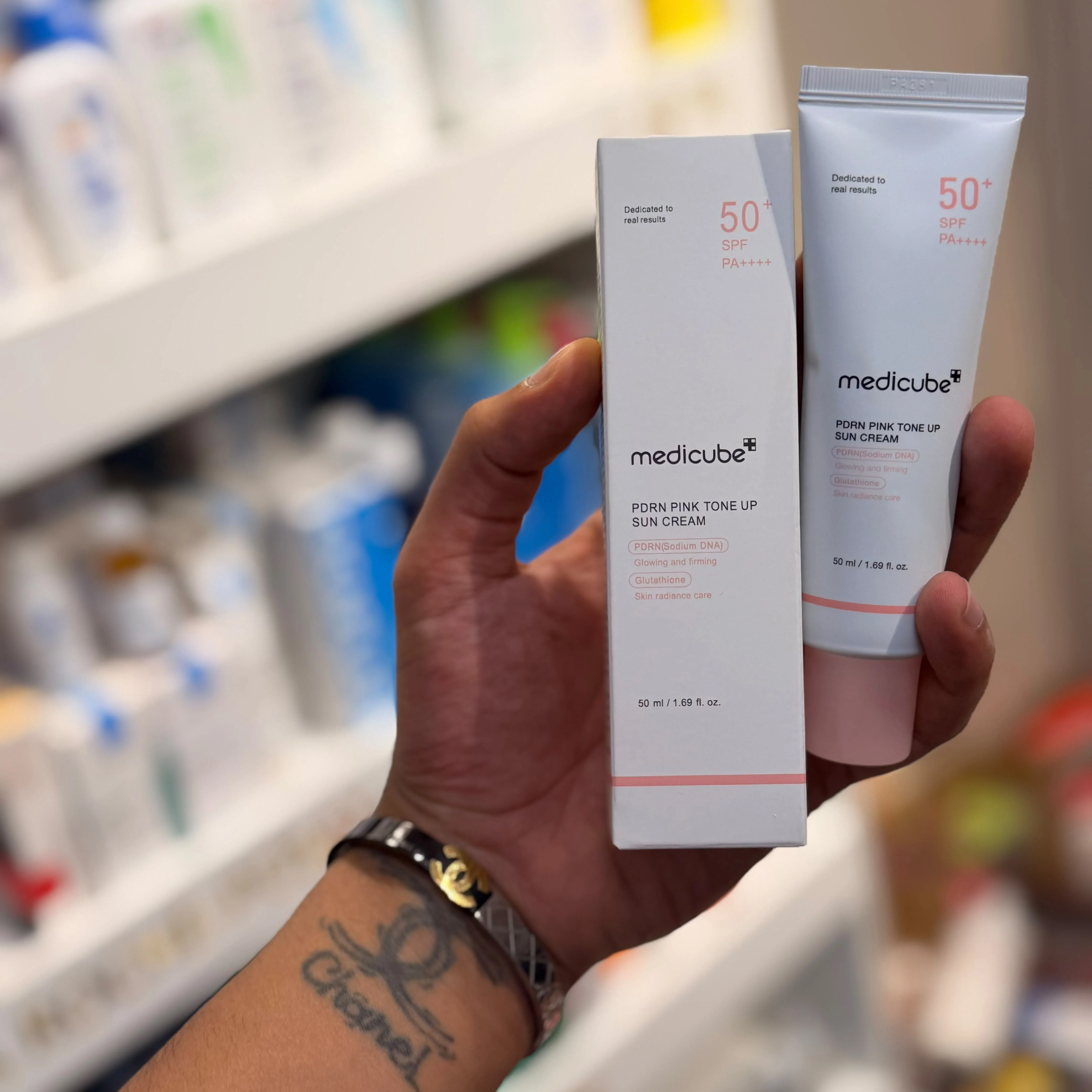 واقي الشمس تون اب PDRN Medicube Tone Up PDRN Pink Sunscreen for Even Skin Tone – 50mlالوردي لتوحيد لون البشرة من ميديكيوب – 50مل