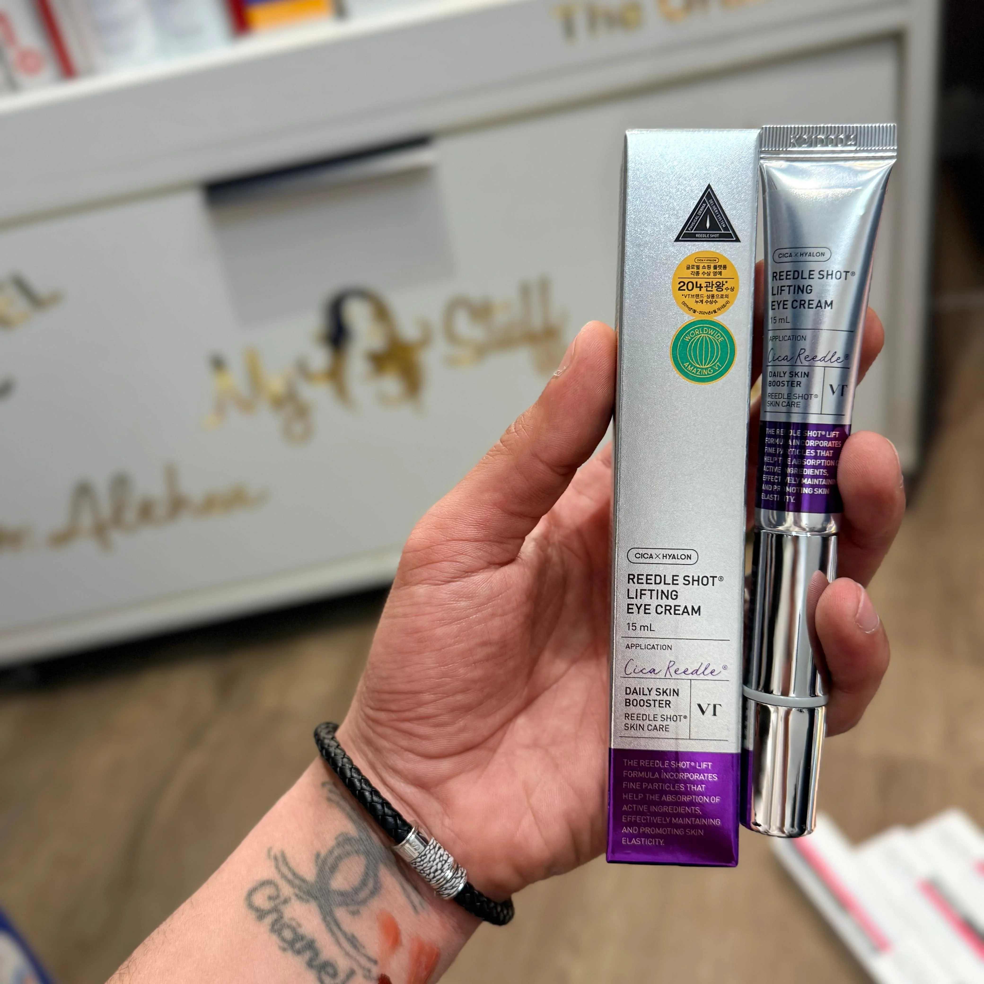 VT Cosmetics Reedle Shot Lifting Eye Cream 15mlكريم العين ريدل شوت ليفتينغ من VT كوزمتيكس – 15 مل