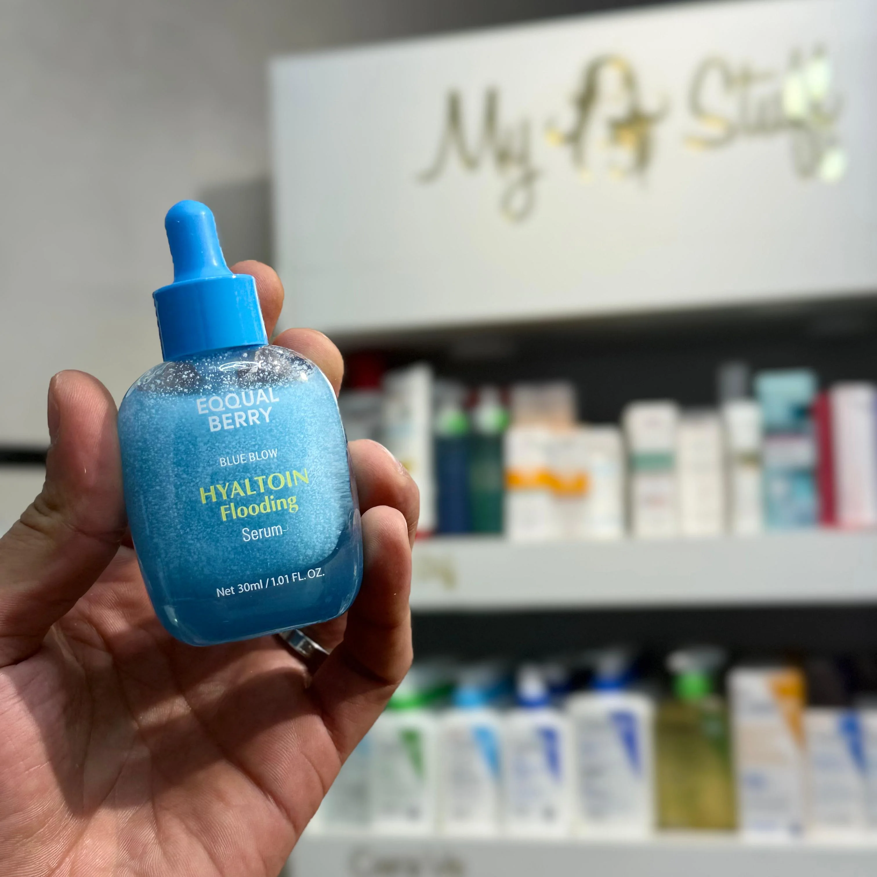 سيروم هيالتوين ايكول بيري - 30مل   EqqualBerry blue blow hyaltoin flooding serum