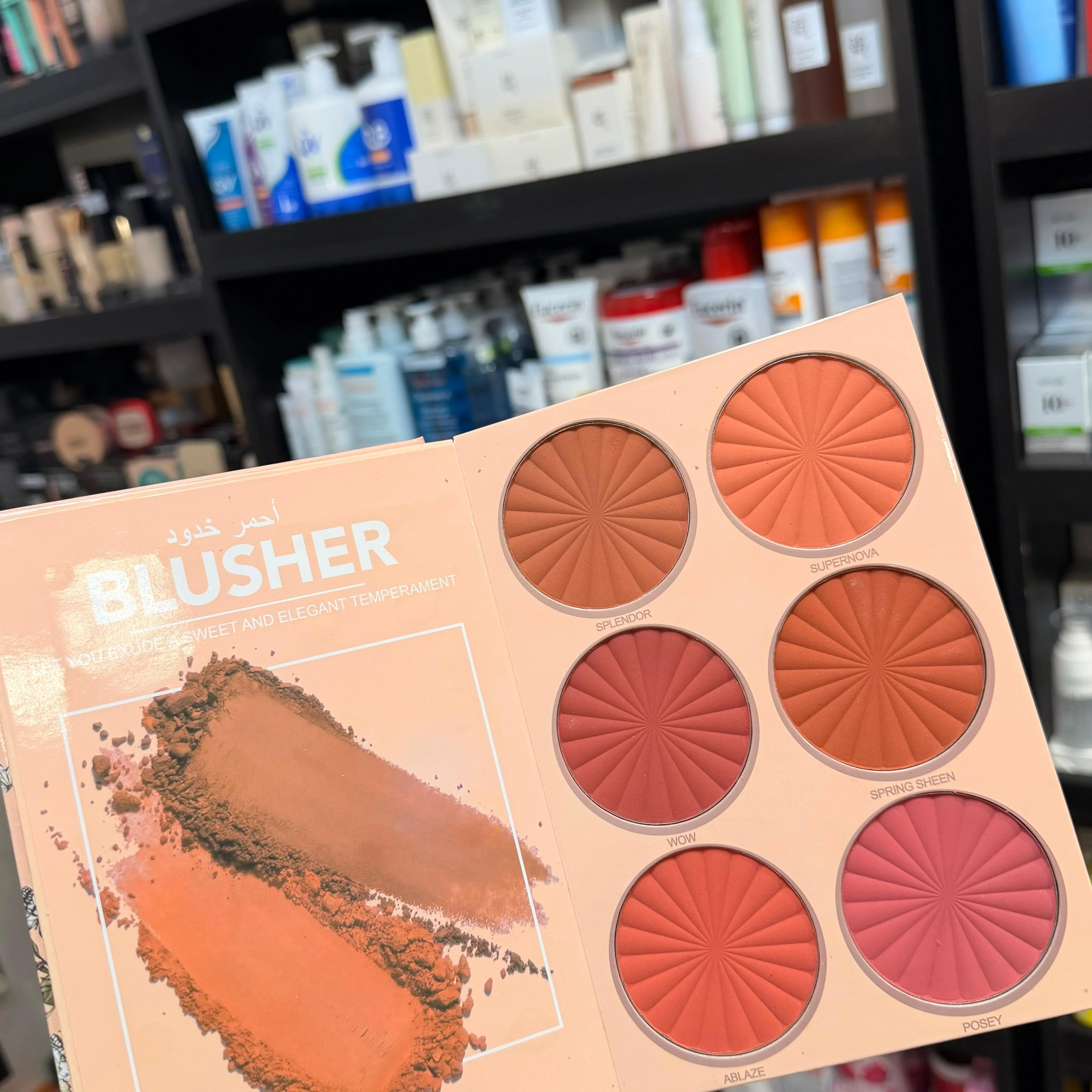 multi-layer makeup palette by POAلوحة مكياج متعددة الطبقات من بوا