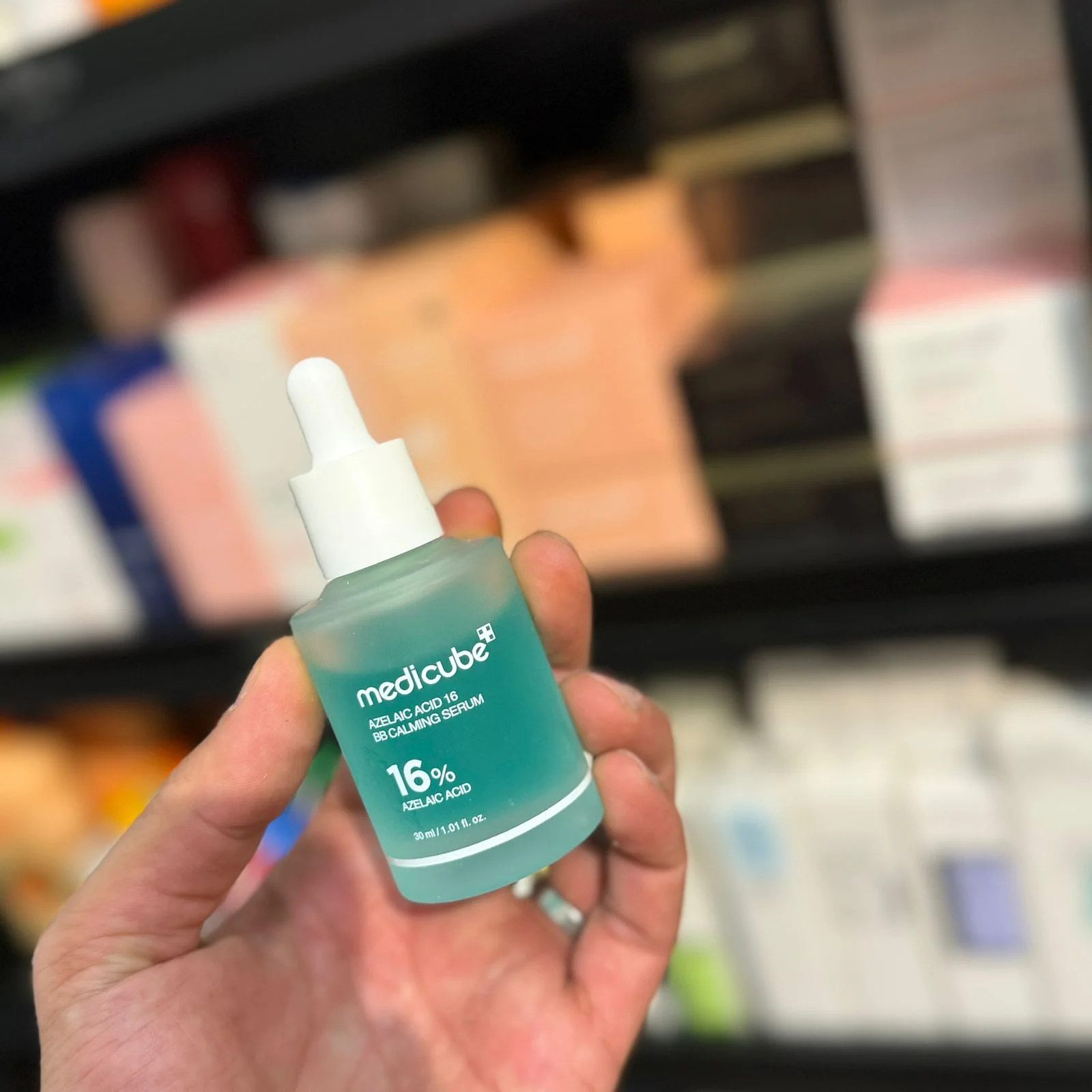 سيروم ميديكوب المهدئ بحمض الأزيليك 16 بي بي، 30 مل Medicube Azelaic Acid 16% Soothing Serum –30ml