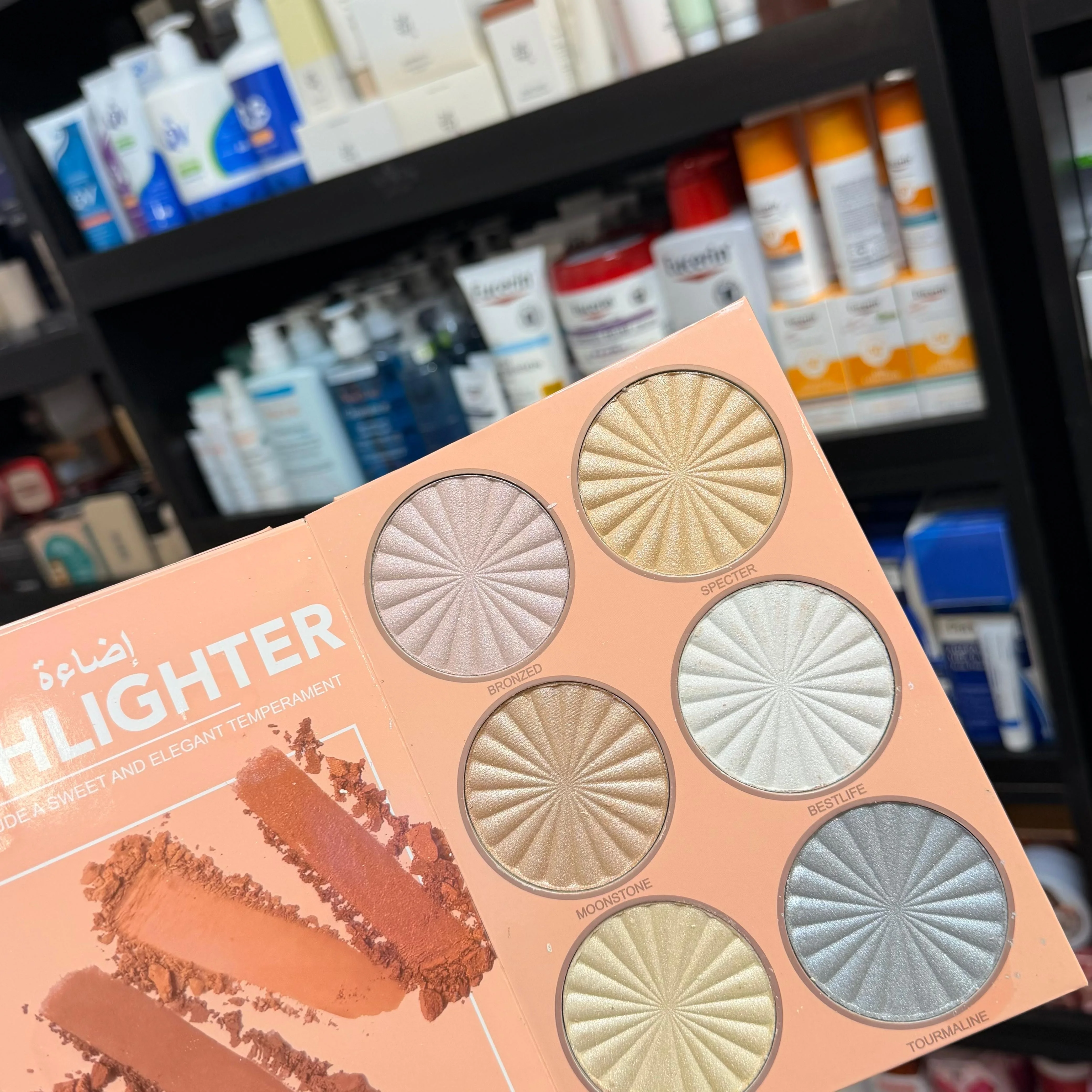 multi-layer makeup palette by POAلوحة مكياج متعددة الطبقات من بوا