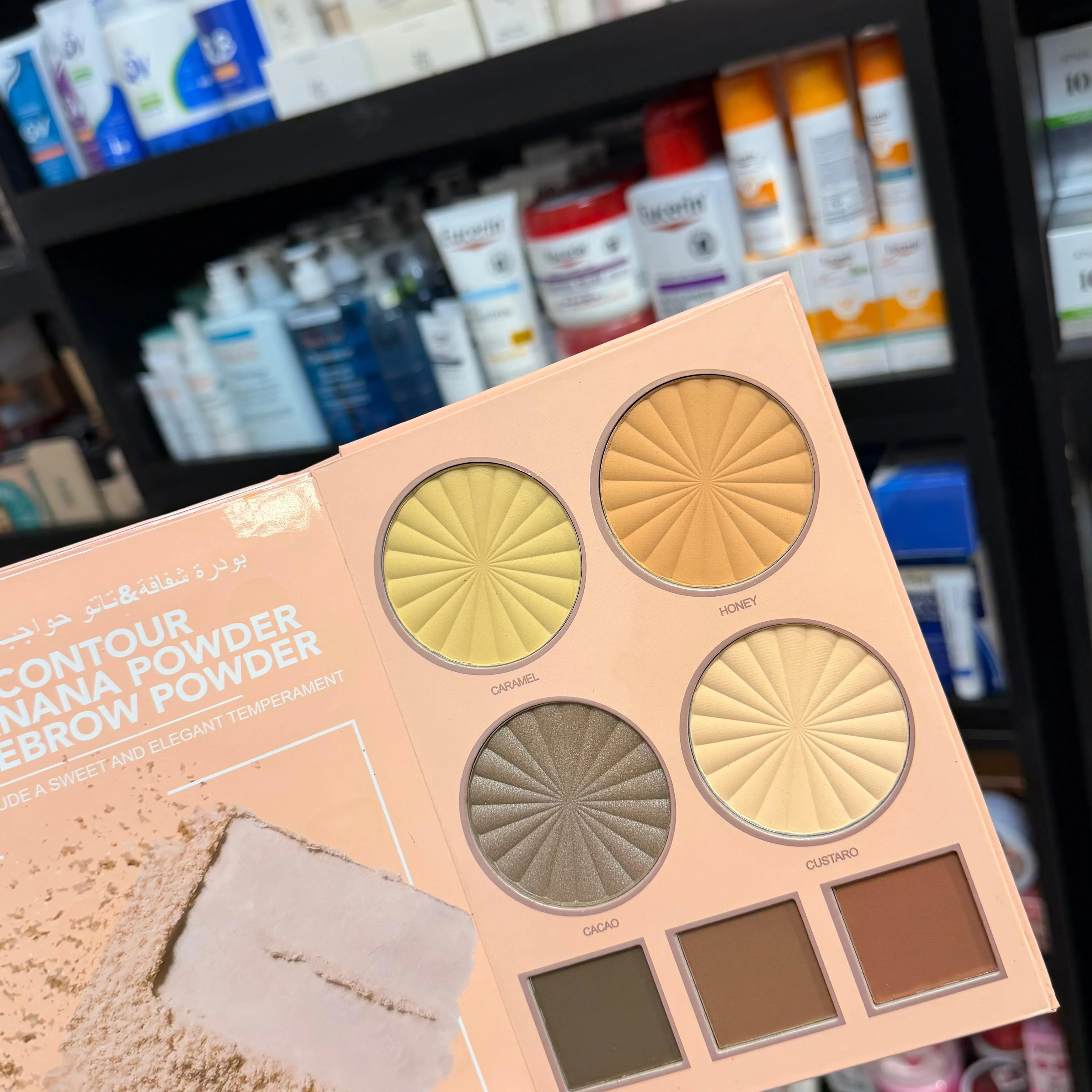 multi-layer makeup palette by POAلوحة مكياج متعددة الطبقات من بوا