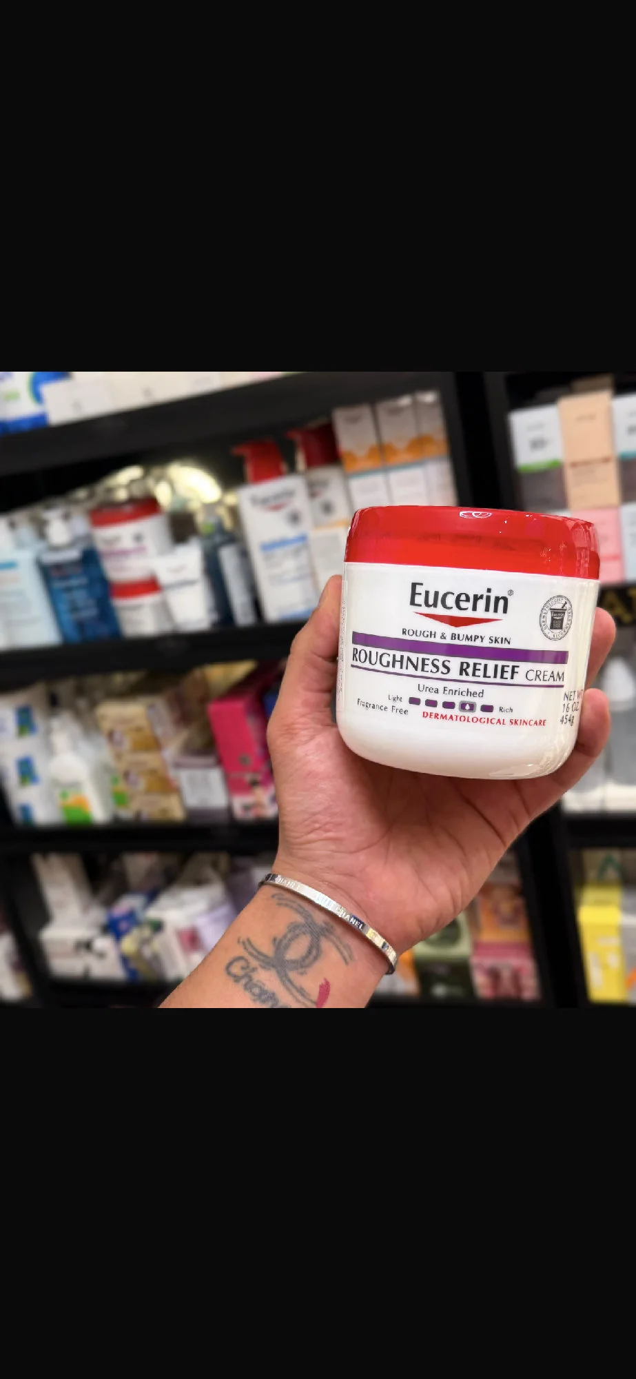 Eucerin Roughness Relief Cream, a 16 oz (454g) moisturizing cream formulated for very dry, rough, and bumpy skin.كريم يوسيرين لتخفيف خشونة البشرة