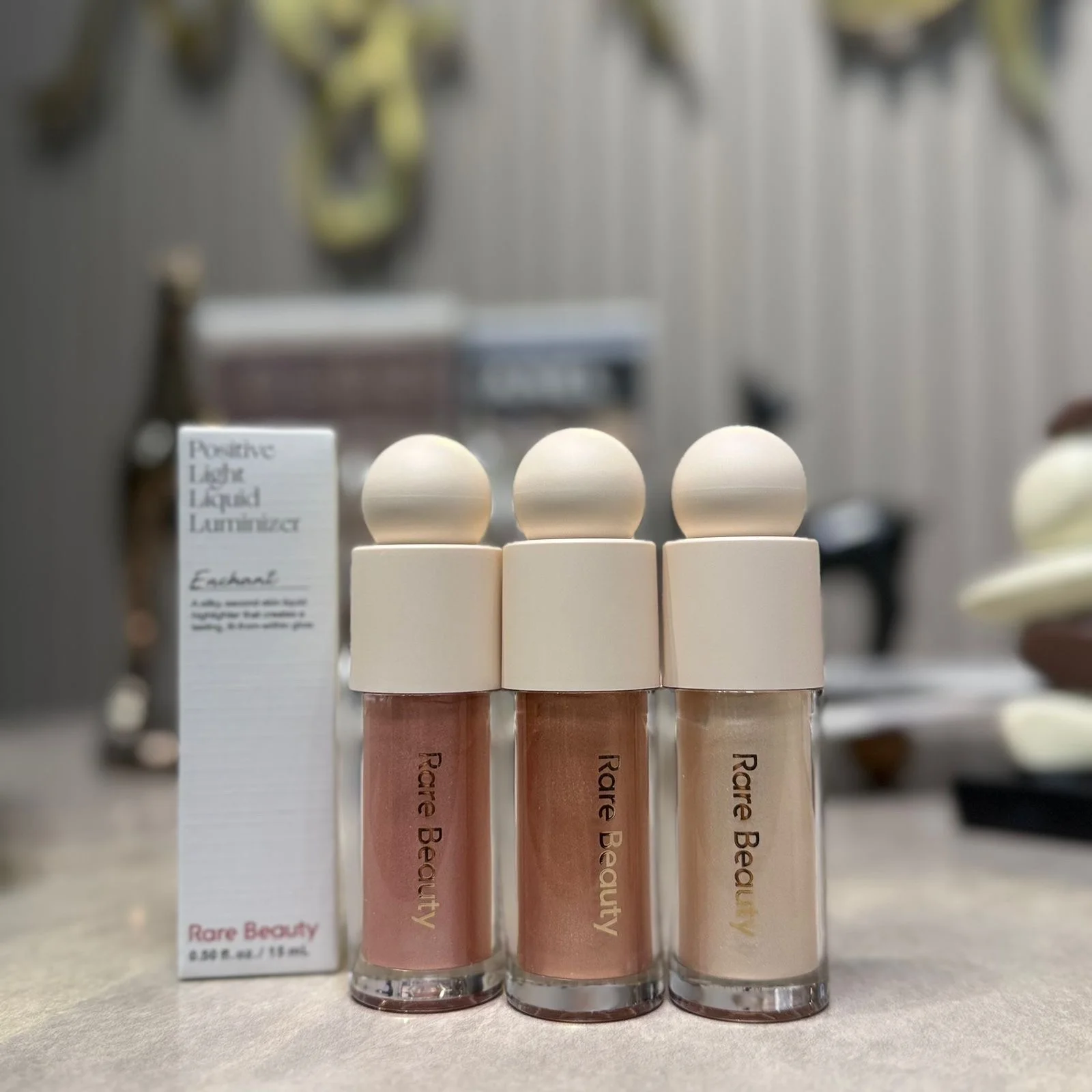 Rare Beauty Positive Light Liquid Luminizerمُضيء سائل 