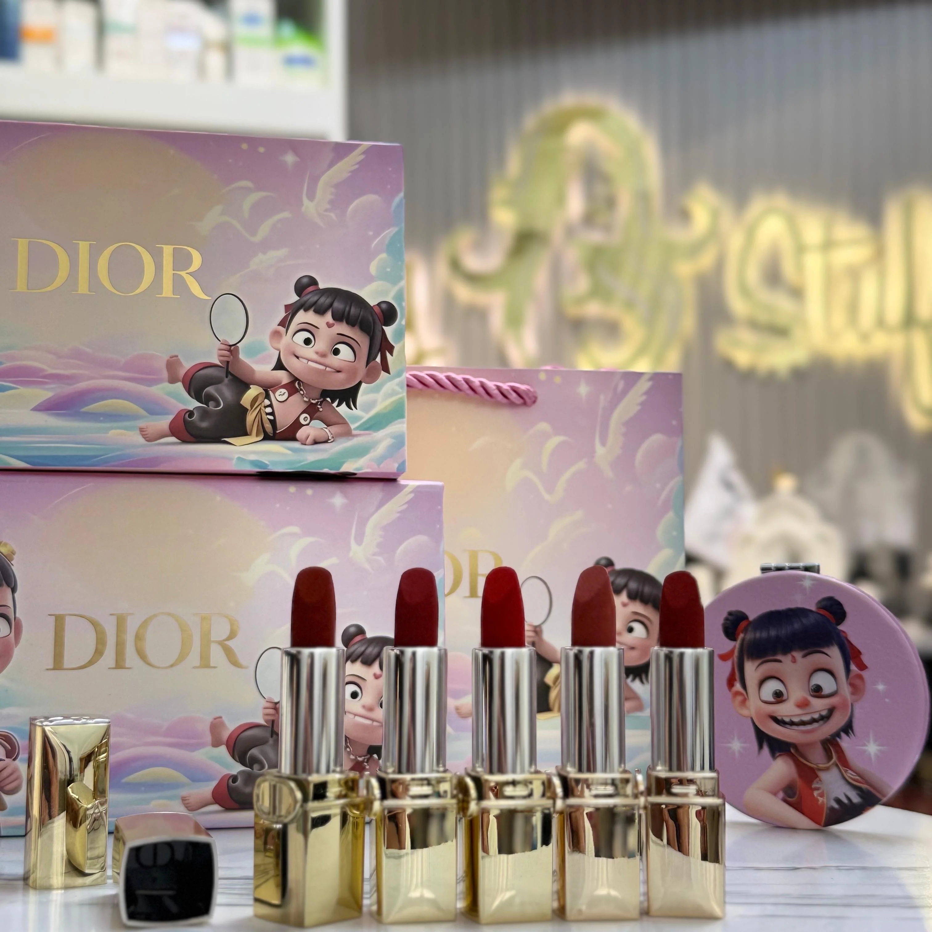 Dior 5-Piece Limited Edition Lipstick Set featuring iconic shadesمجموعة أحمر شفاه ديور محدودة الإصدار مكونة من 5 قطع