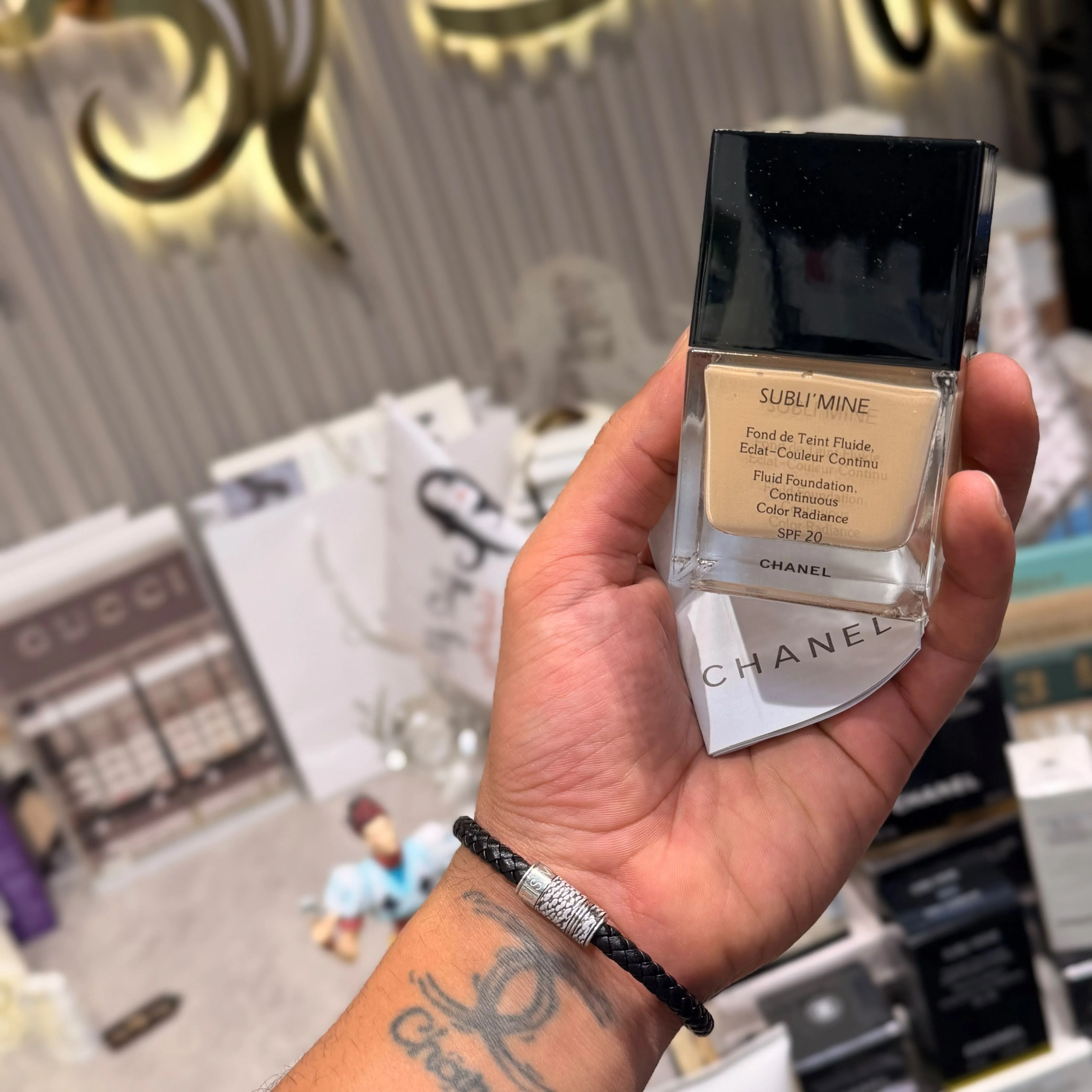CHANEL Sublimage L’Essence de Teint Fluid Foundationكريم أساس شانيل سوبليماج لَسونس دو تان