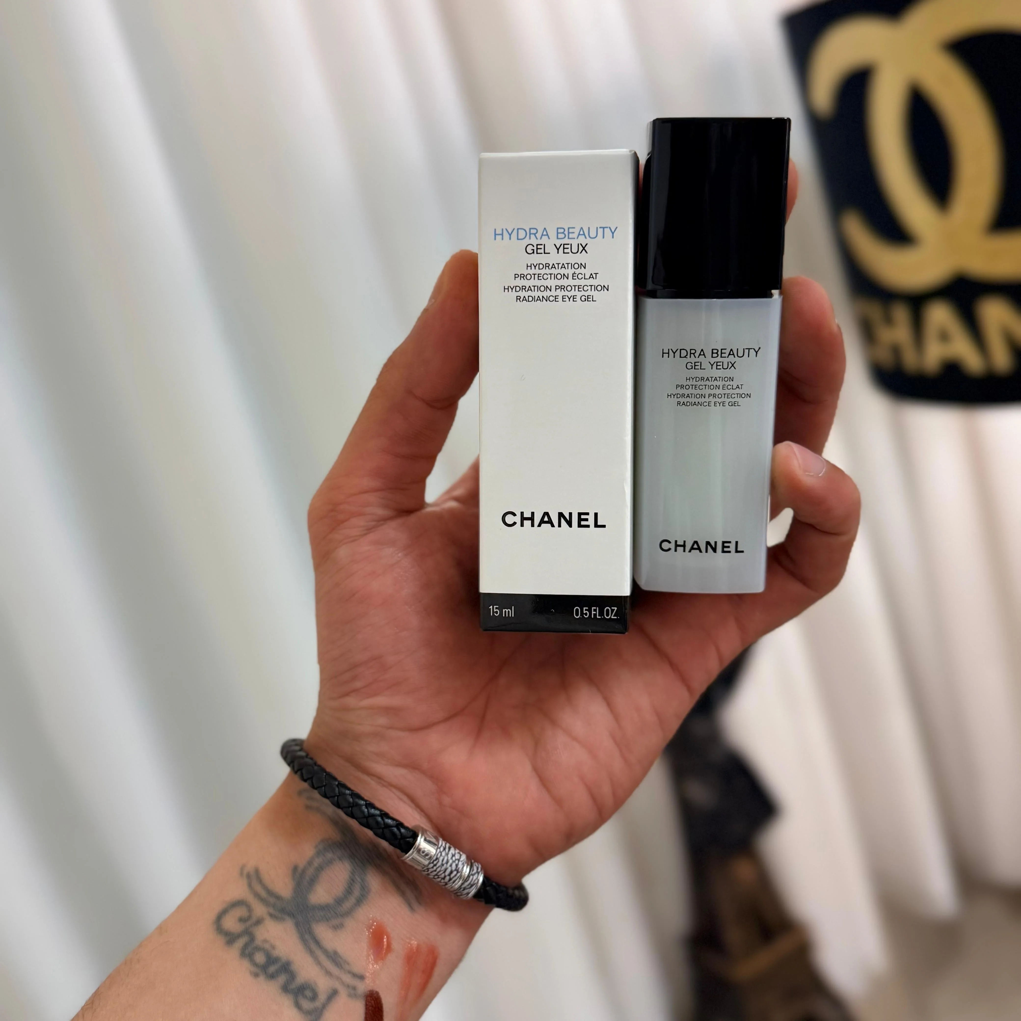CHANEL Hydra Beauty Gel Yeux Hydration Protection Radiance Eye Gel – 15mlجل العين هيدرا بيوتي للترطيب والحماية والإشراقة من شانيل – 15 مل