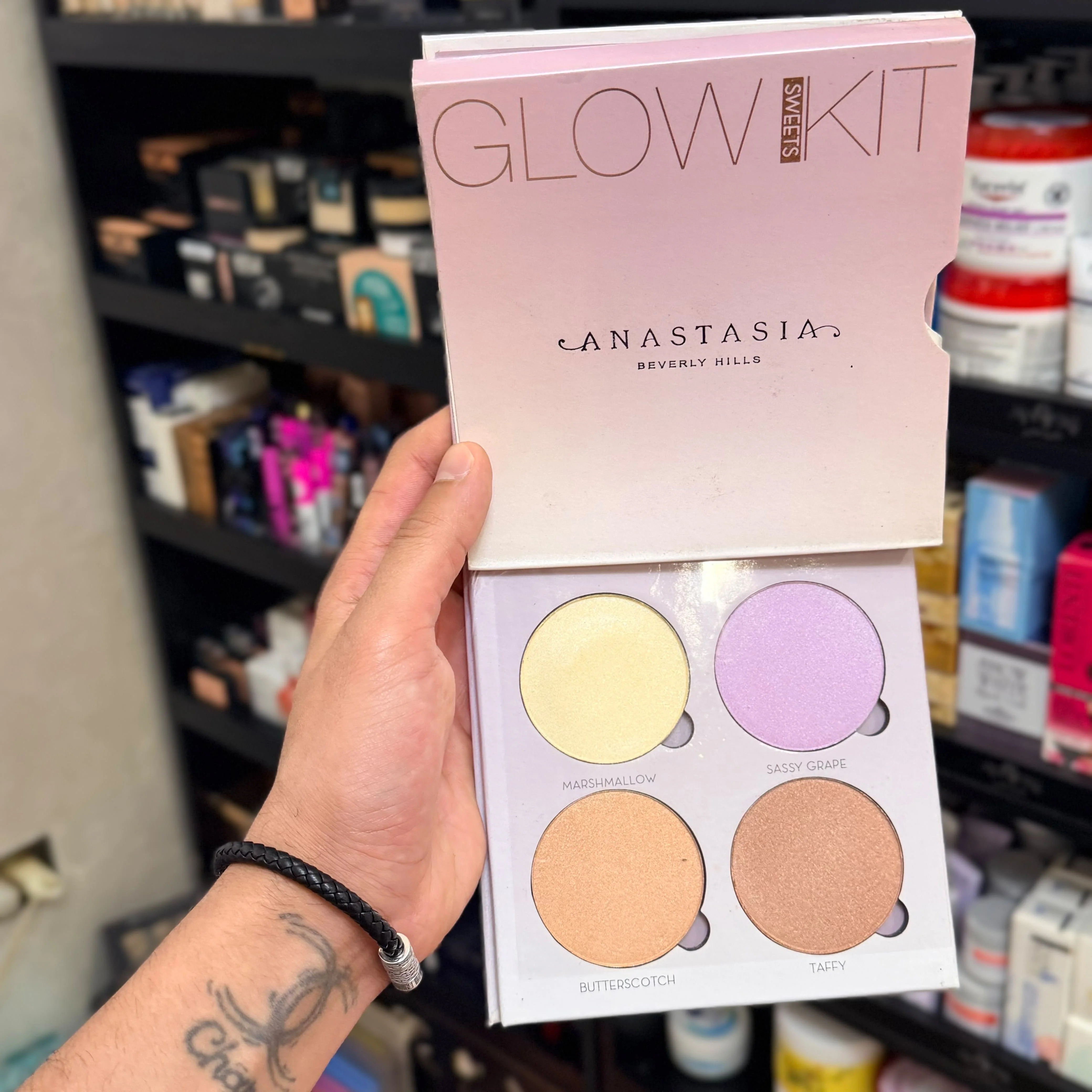 Anastasia Beverly Hills Glow Kits in Sweets & Moonchildمجموعة إضاءة أناستازيا بيفرلي هيلز