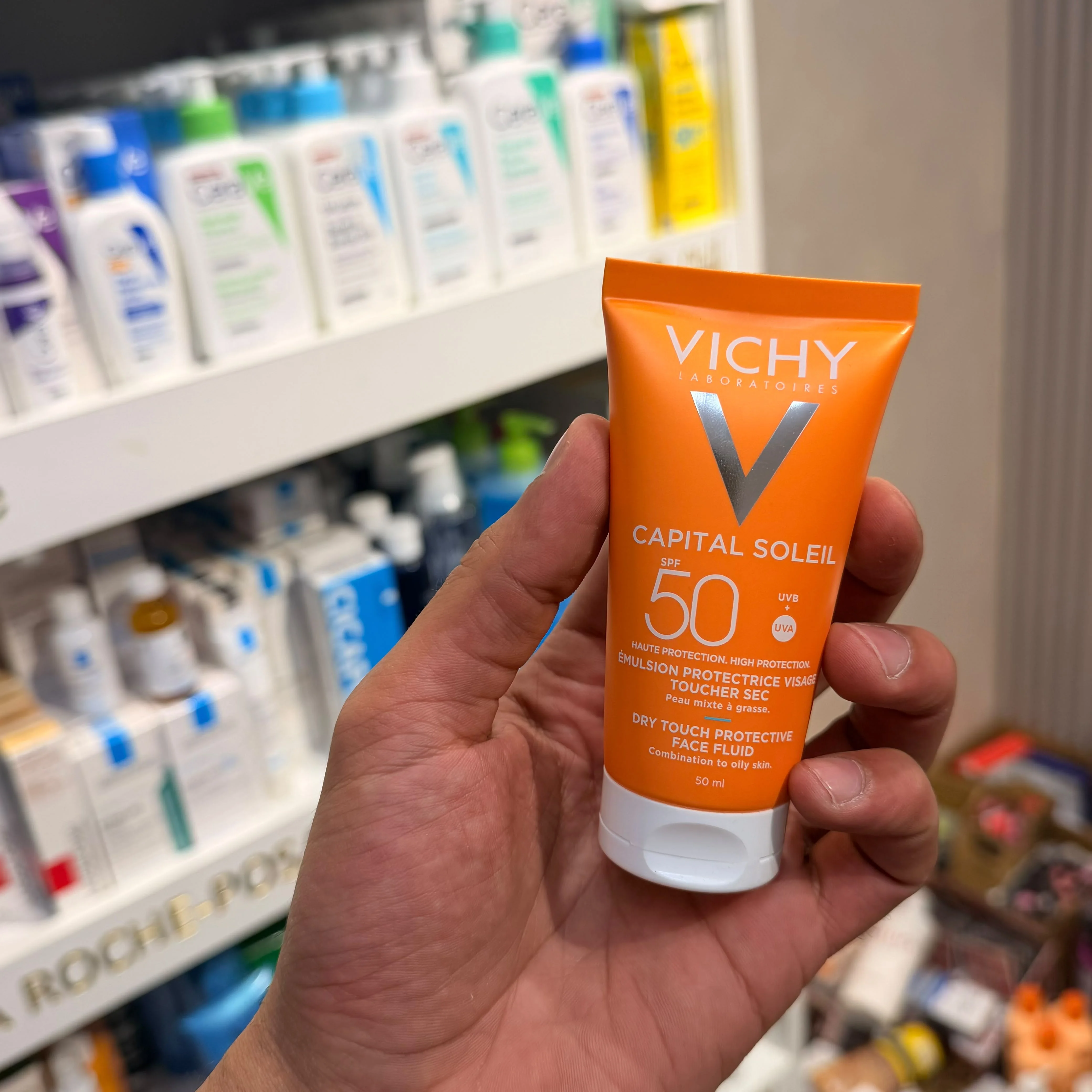 Vichy Vichy Capital Soleil Velvet Face Protective Cream SPF 50+, 50 mlكريم الوجه الواقي المخملي من كابيتال سولاي بعامل حماية من الشمس 50+، 50 مل