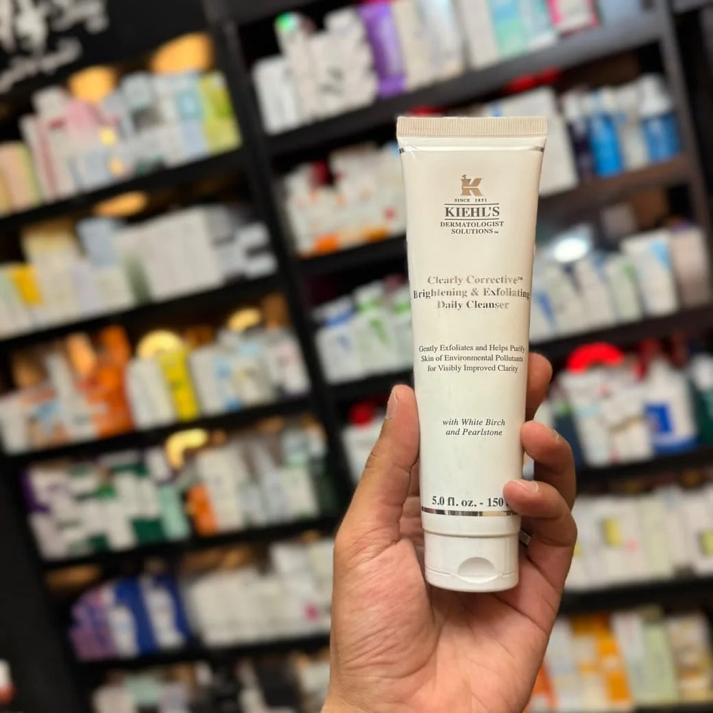 Kiehl’s Clearly Corrective Brightening and Exfoliating Daily Cleanser 150ml غسول كيلز اليومي لتفتيح وتقشير البشرة 150 ما