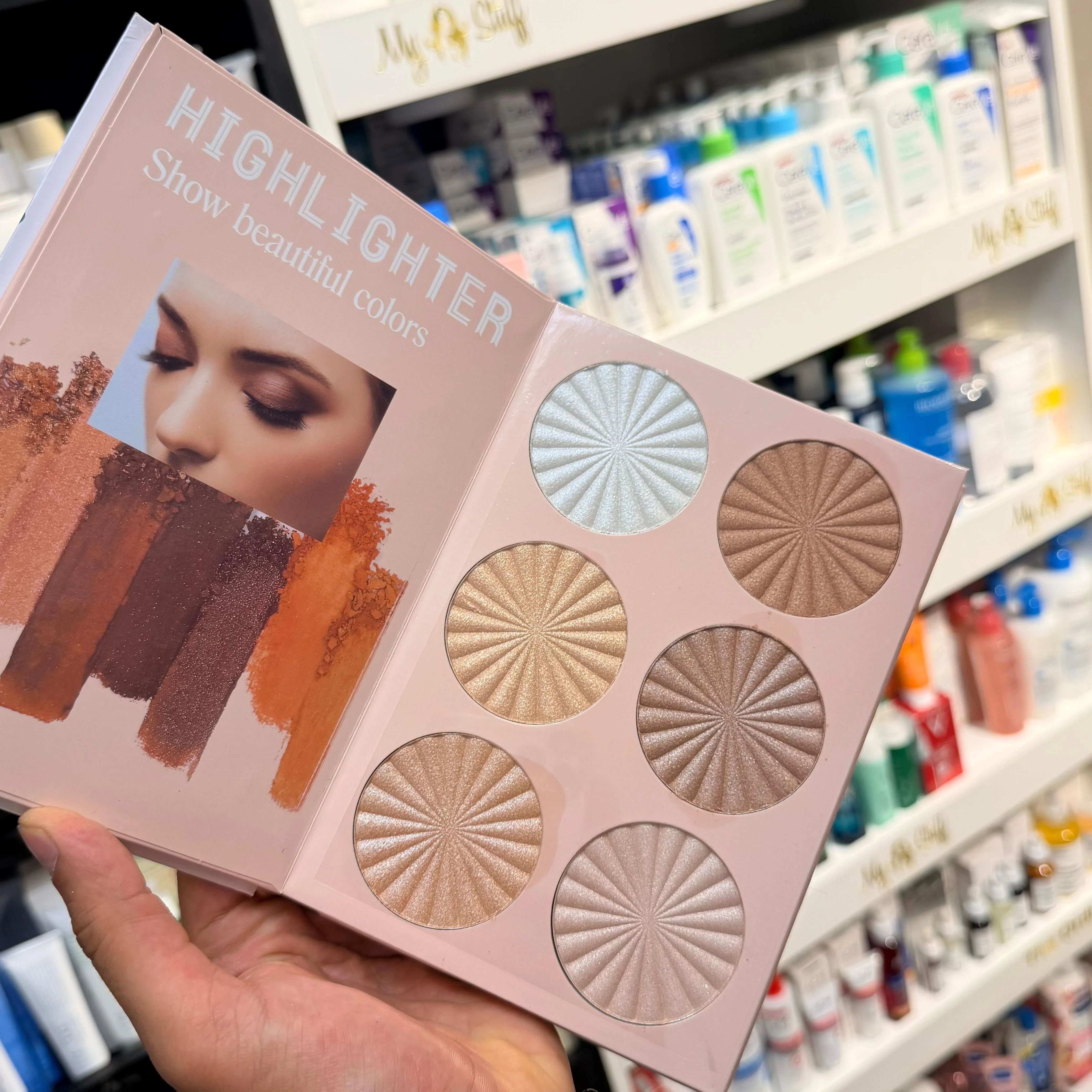 multi-layer makeup palette designed like a notebook from Diamond Beautyلوحة مكياج متعددة الطبقات بتصميم يشبه دفتر الملاحظات من 