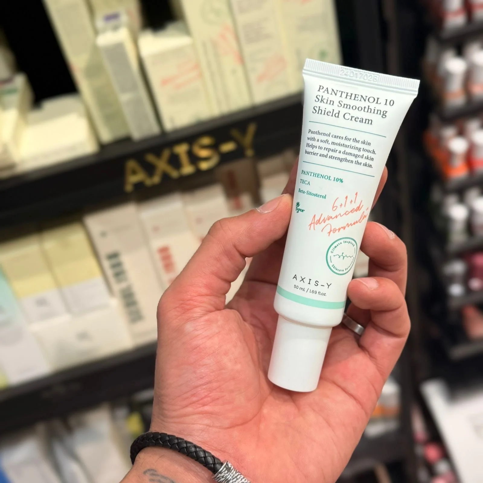 Panthenol 10 Skin Smoothing Shield Cream , 1.69 fl oz (50 ml)كريم بانثينول 10 لتنعيم البشرة وحمايتها، بحجم 1.69 أونصة سائلة (50 مل).