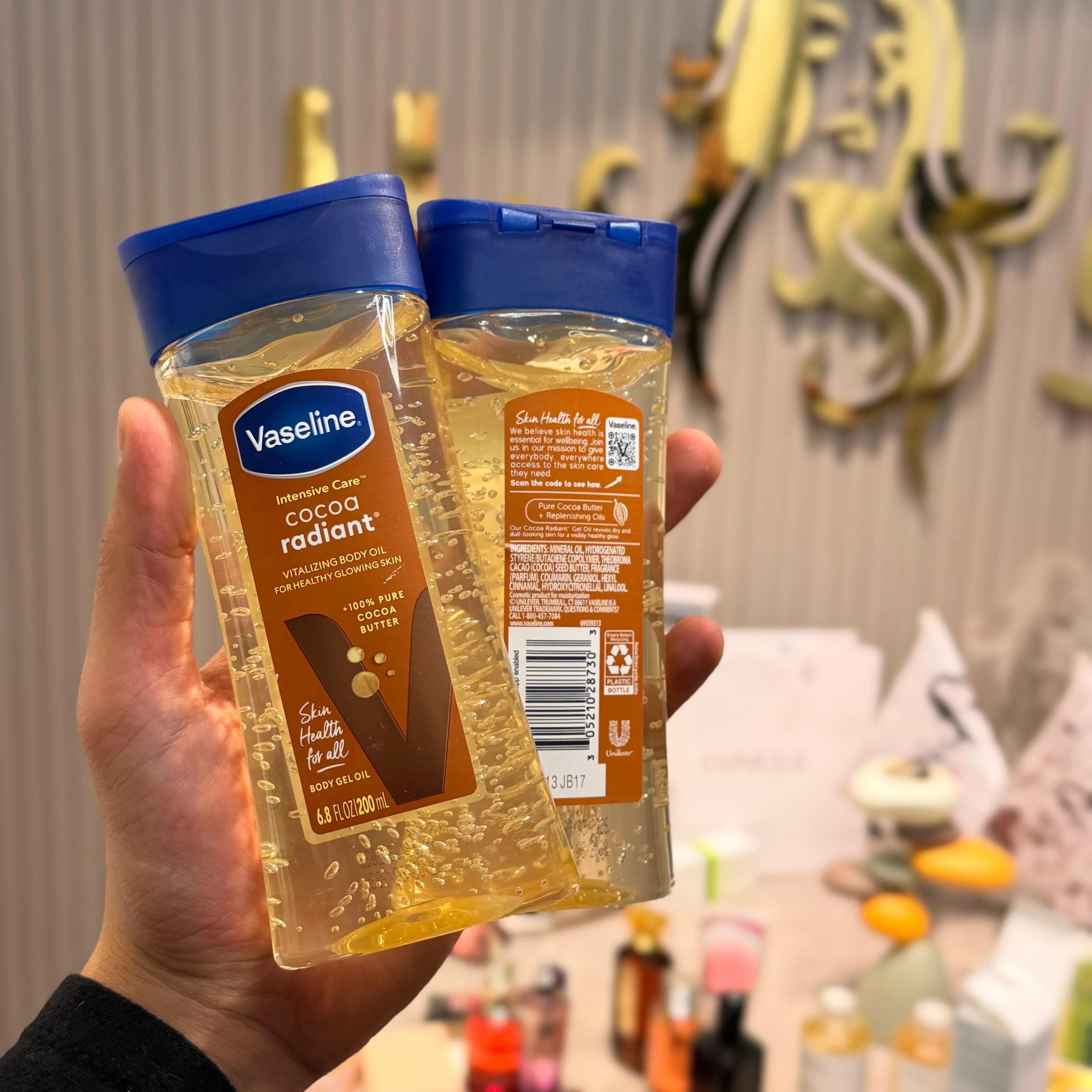 جل زيت الجسم فازلين إنتنسيف كير كوكوا راديانت بزبدة الكاكاو النقية. Vaseline Intensive Care Cocoa Radiant Vitalizing Body Gel Oil