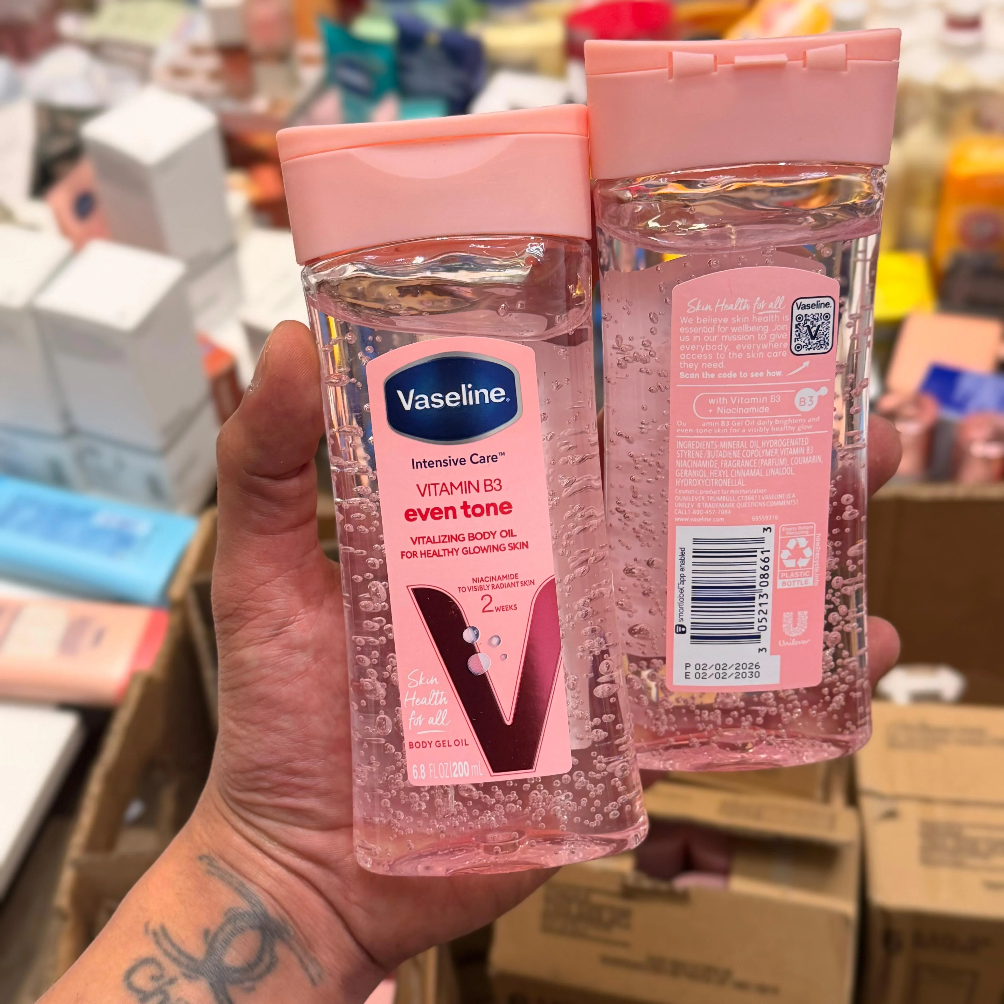 فازلين جل زيت الجسم إنتنسيف كير - لتغذية البشرة وتوحيد اللون بفيتامين B3 Vaseline Intensive Care Vitamin B3 Even Tone Vitalizing Body Gel Oil