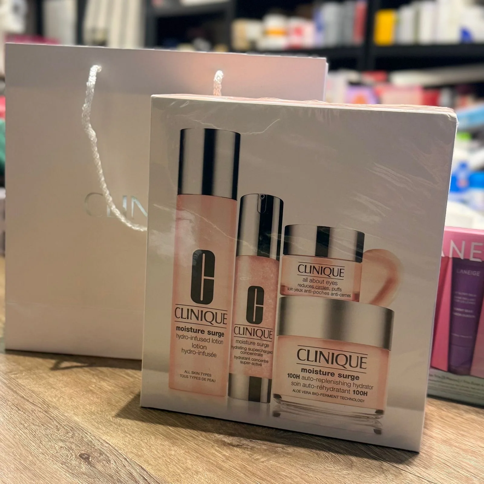 Clinique Moisture Surge Hydration Gift Setمجموعة كلينيك مويستشر سيرج لترطيب البشرة