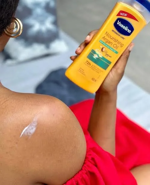 Nourishing Argan Oil Vaseline 400g لوشن فازلين للعناية المركزة بزيت الأرغان المغذي للجسم 400 مل