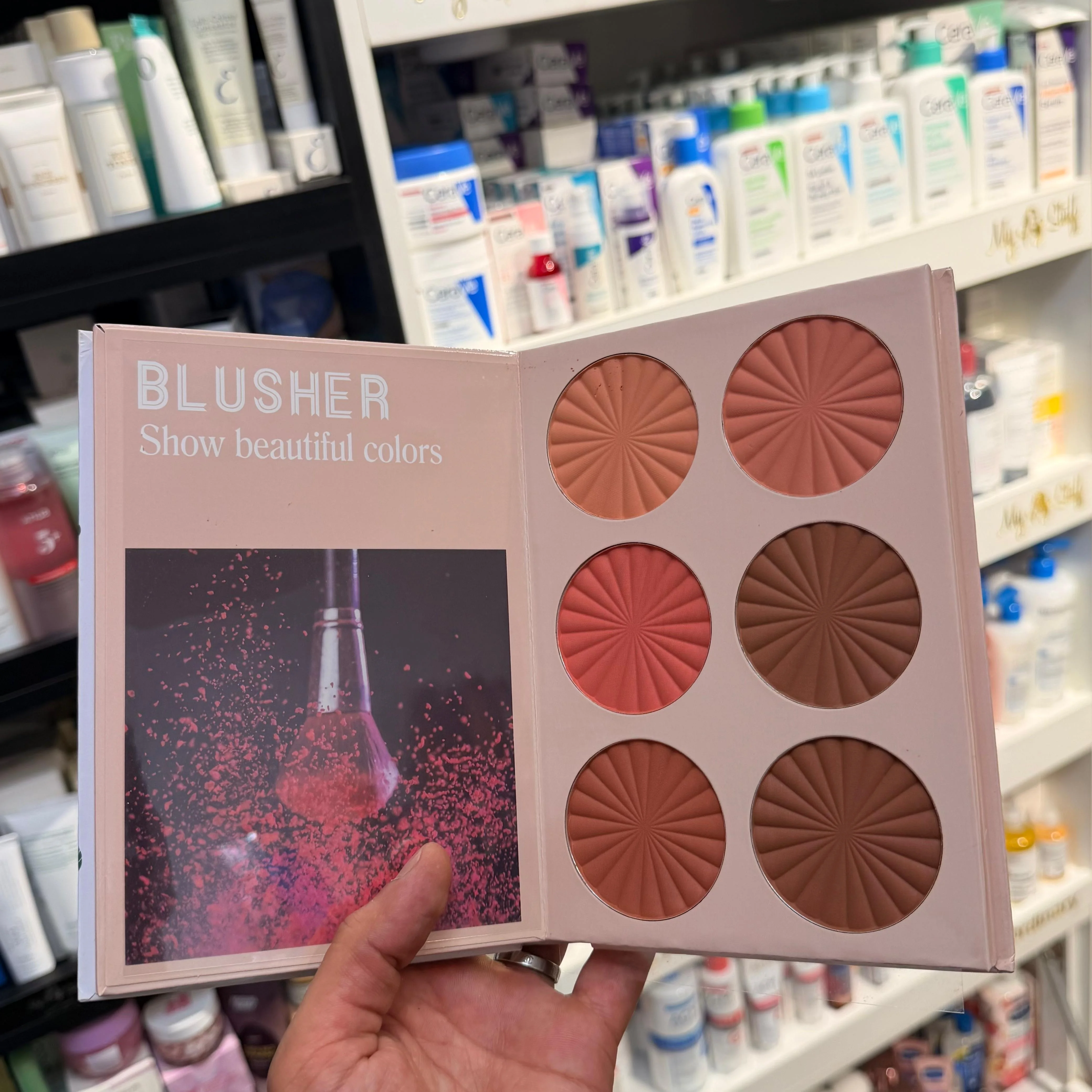 multi-layer makeup palette designed like a notebook from Diamond Beautyلوحة مكياج متعددة الطبقات بتصميم يشبه دفتر الملاحظات من 