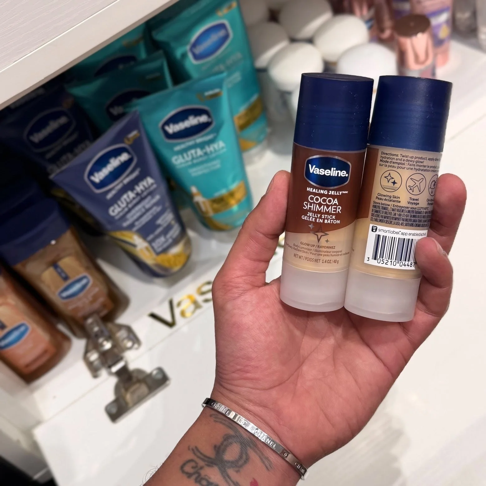 Vaseline Healing Jelly Cocoa Shimmer Jelly Stick – 40g فازلين هيلينغ جيلي كاكاو شيمر – ستيك جل للجسم 40 غ