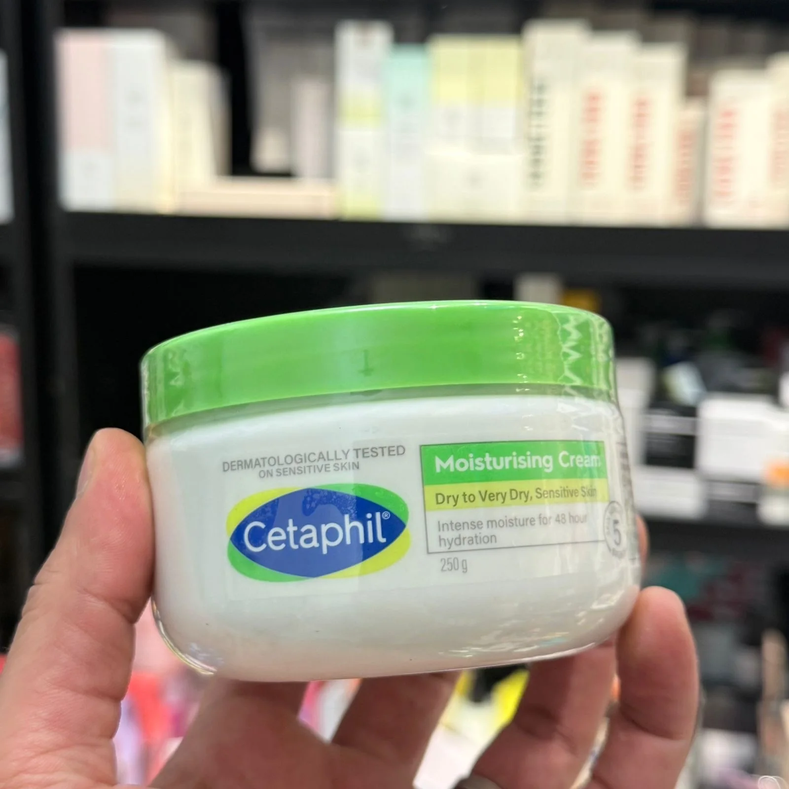 Cetaphil Moisturizing Cream – 250g كريم مرطب من سيتافيل - 250غ