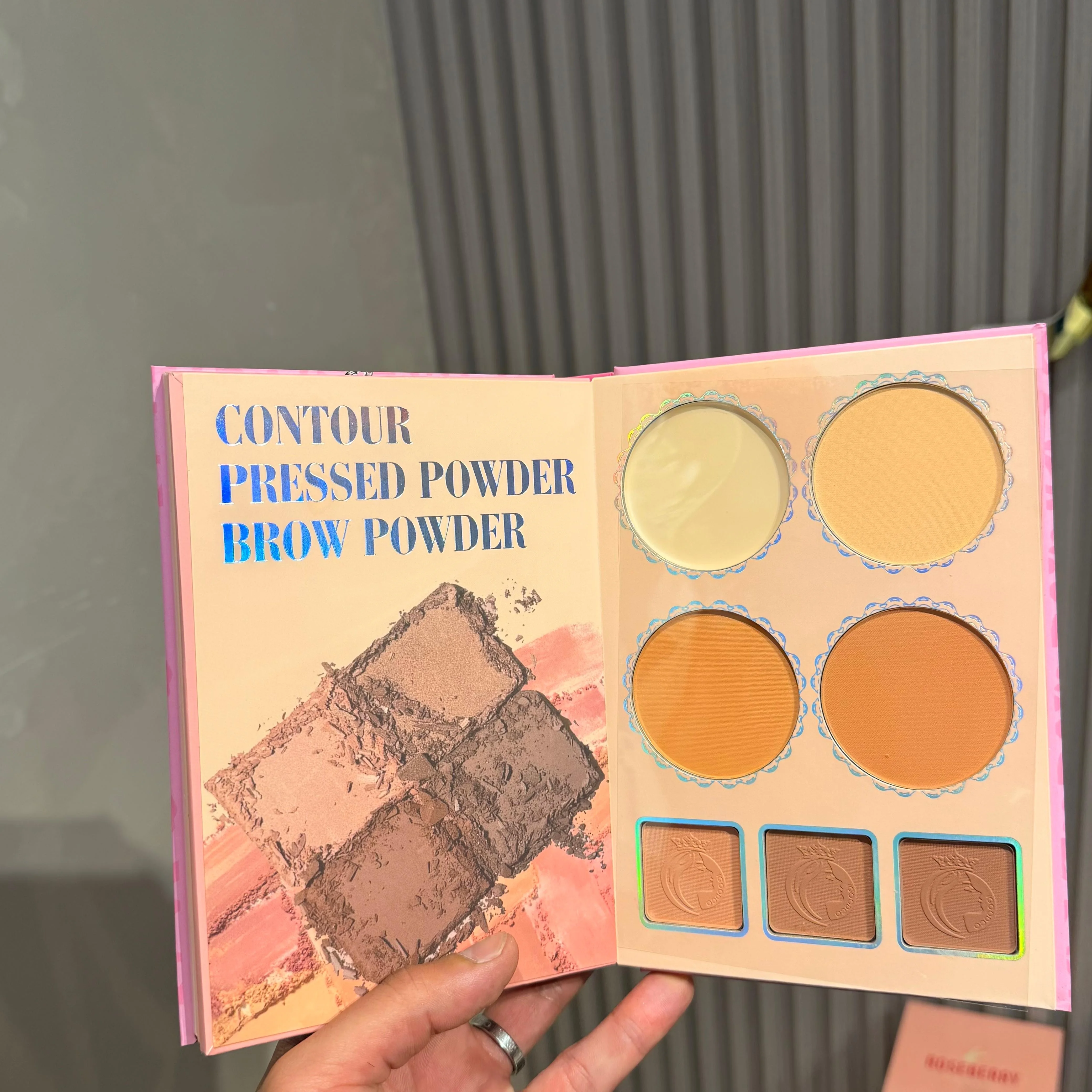 IGOODCO Book-Shaped Multi-Function Makeup Paletteلوحة مكياج متعددة الوظائف من إقودكو بتصميم على شكل كتاب